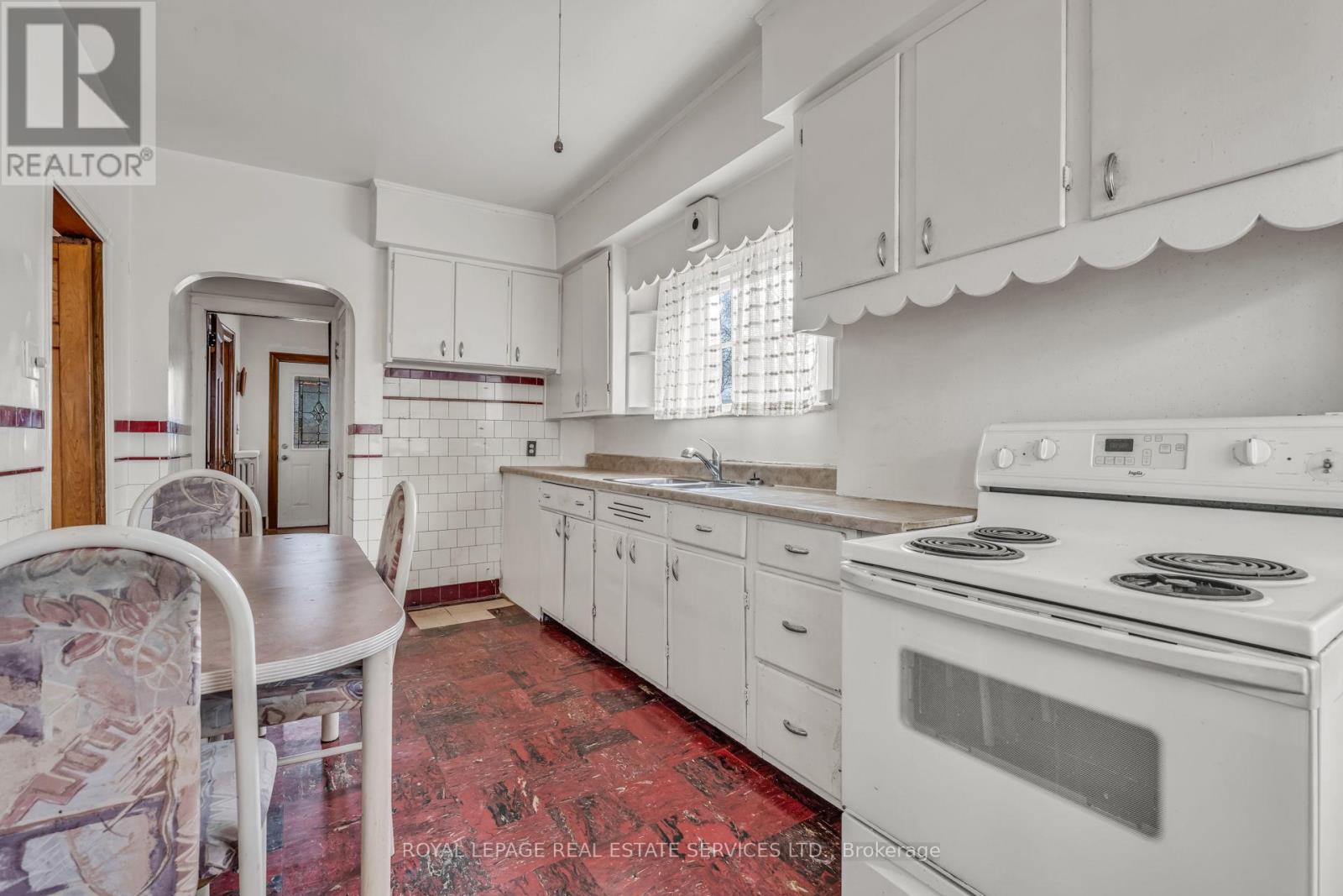 116 Colbeck Street, Toronto, Ontario  M6S 1V4 - Photo 18 - W12916028