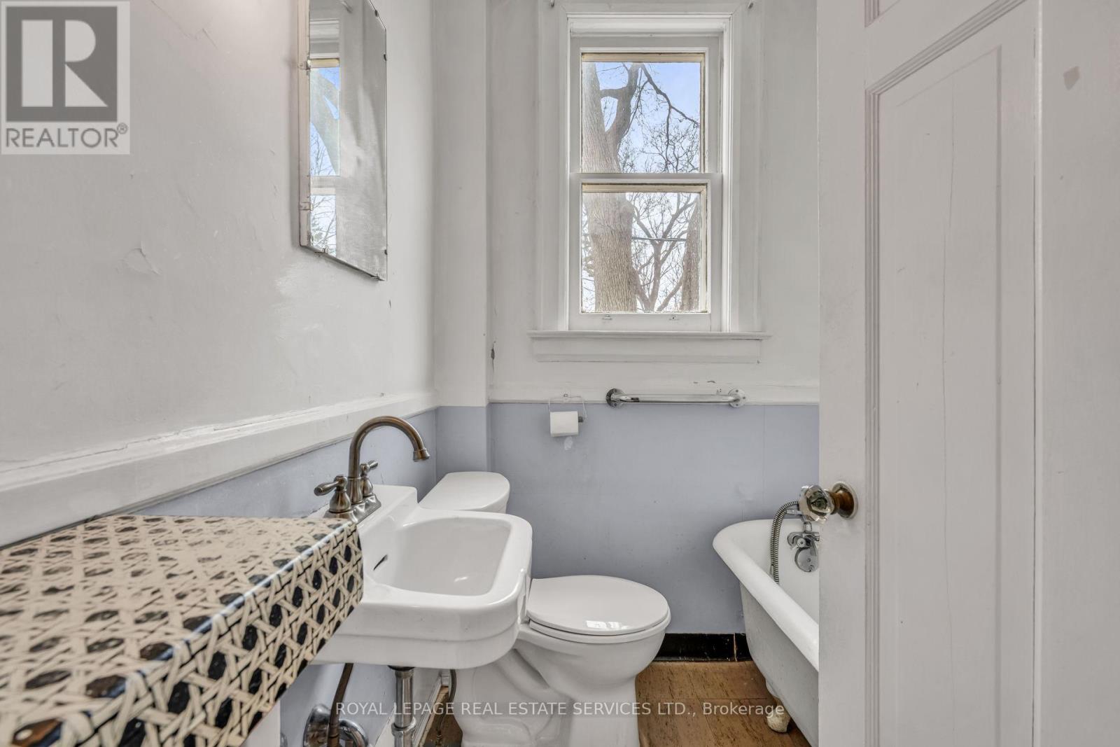 116 Colbeck Street, Toronto, Ontario  M6S 1V4 - Photo 32 - W12916028