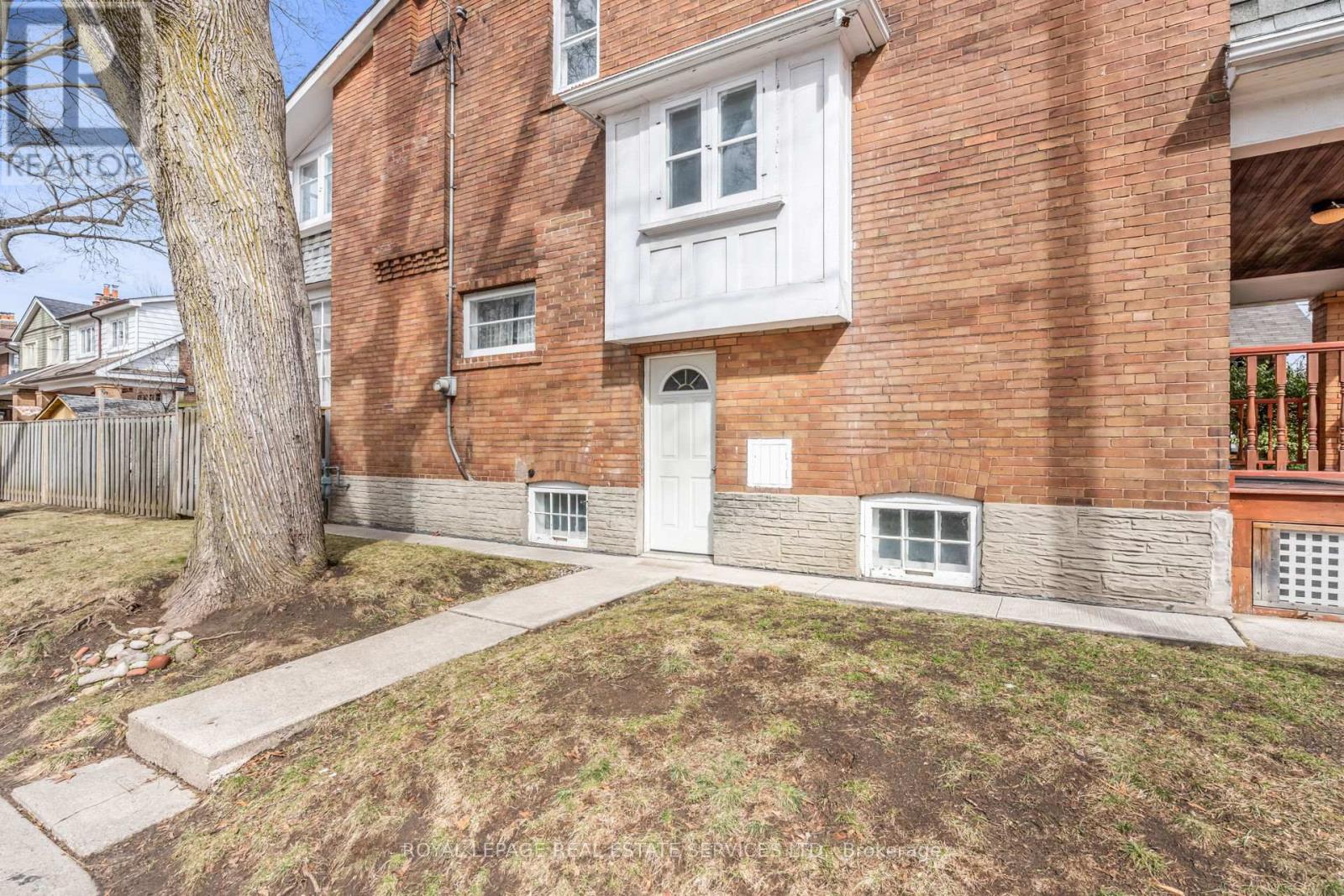 116 Colbeck Street, Toronto, Ontario  M6S 1V4 - Photo 35 - W12916028