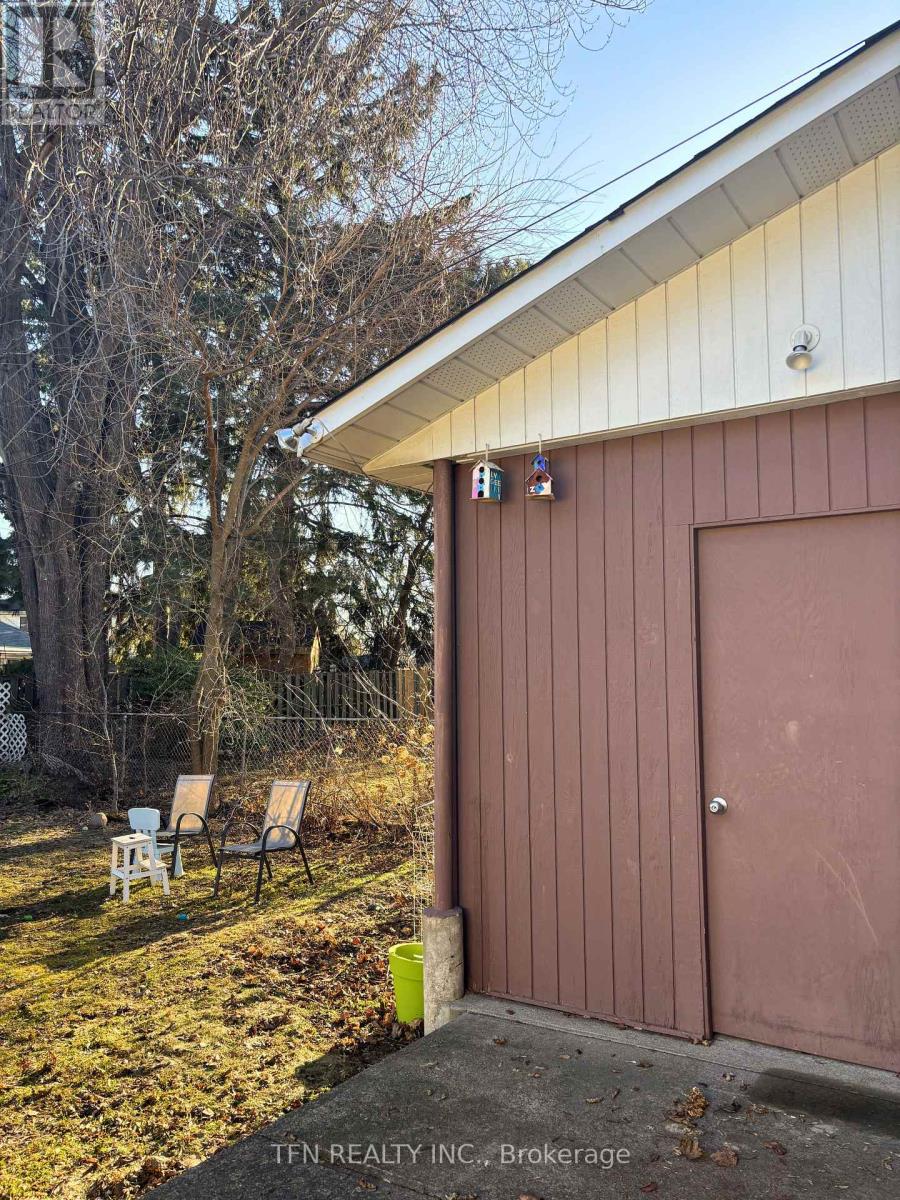 59 Mitcham Drive, Toronto (Alderwood), Ontario  M8W 2K2 - Photo 12 - W12916042