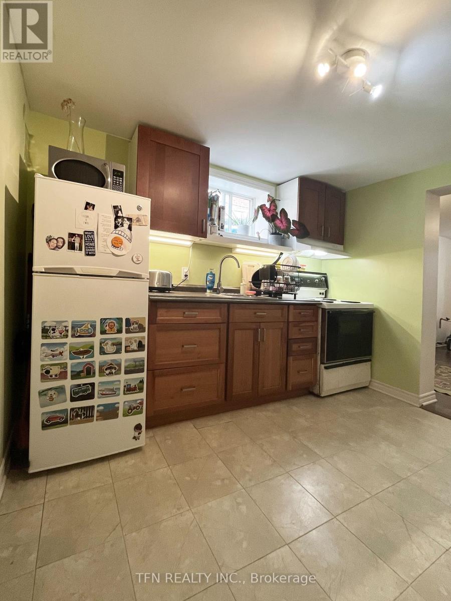 59 Mitcham Drive, Toronto (Alderwood), Ontario  M8W 2K2 - Photo 17 - W12916042