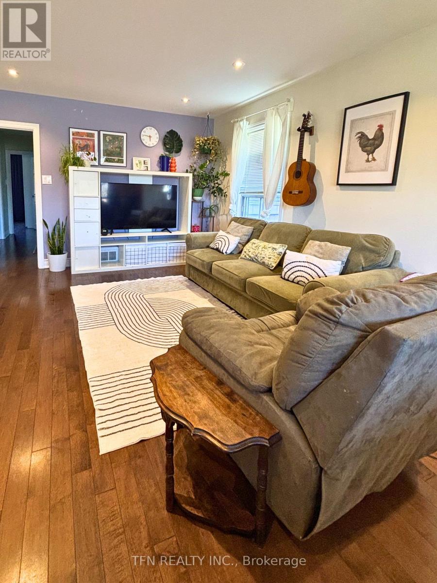 59 Mitcham Drive, Toronto (Alderwood), Ontario  M8W 2K2 - Photo 2 - W12916042