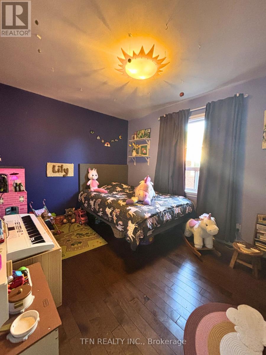 59 Mitcham Drive, Toronto (Alderwood), Ontario  M8W 2K2 - Photo 7 - W12916042