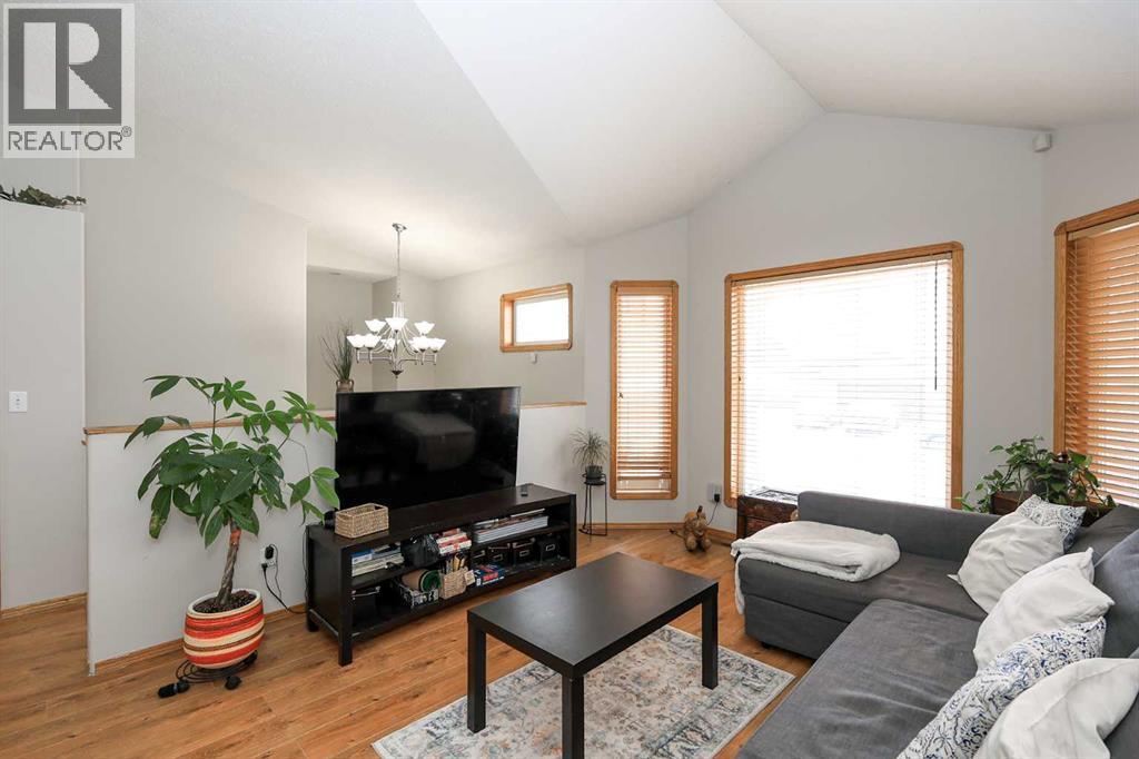 77 Duval Crescent, Red Deer, Alberta  T4R 2Y7 - Photo 6 - A2289519