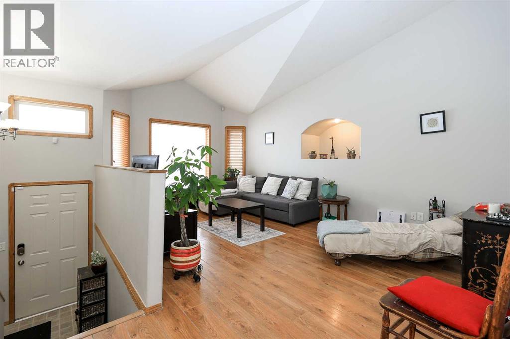 77 Duval Crescent, Red Deer, Alberta  T4R 2Y7 - Photo 5 - A2289519