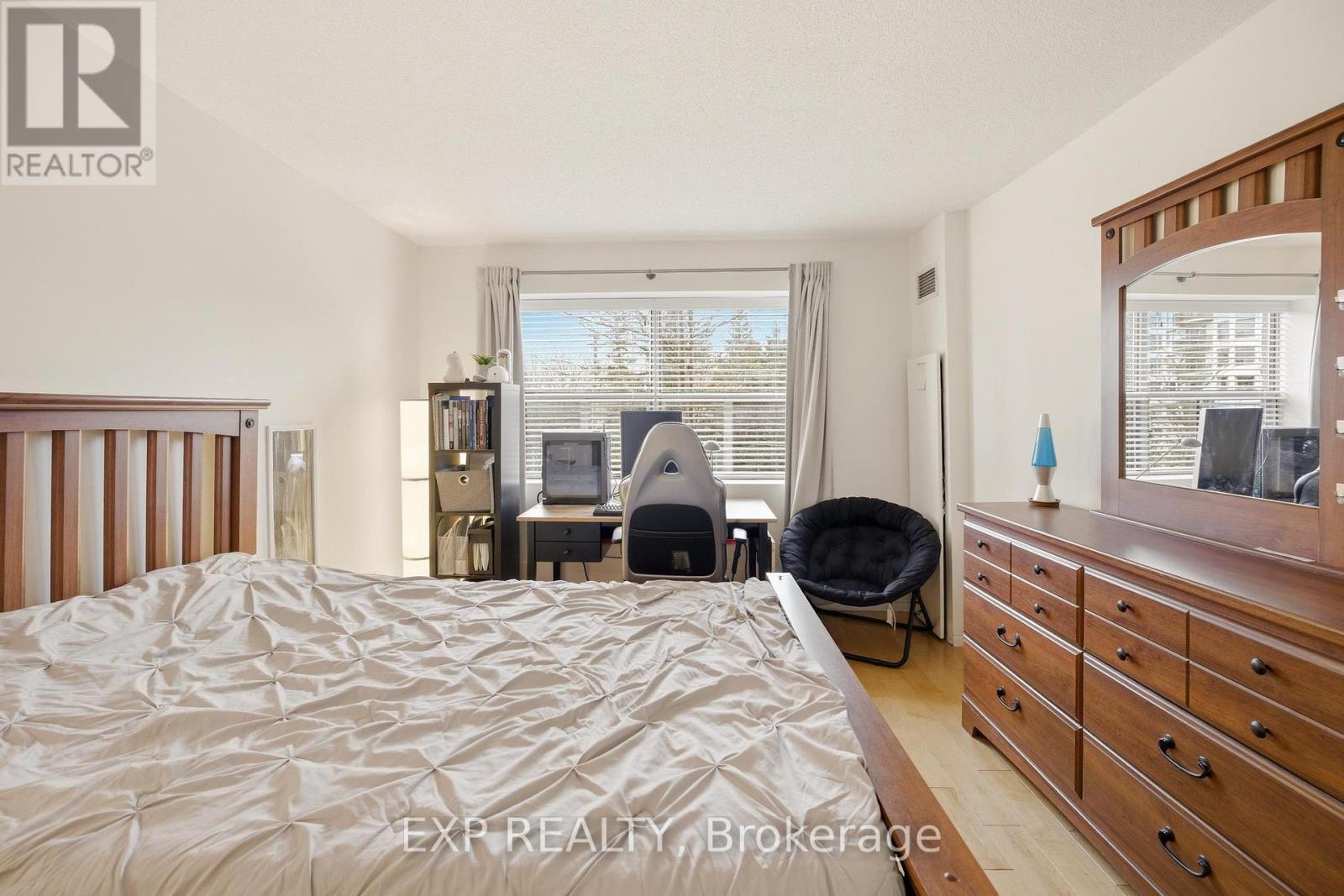 300 Keats Way, Waterloo, Ontario  N2L 6E6 - Photo 16 - X12915856