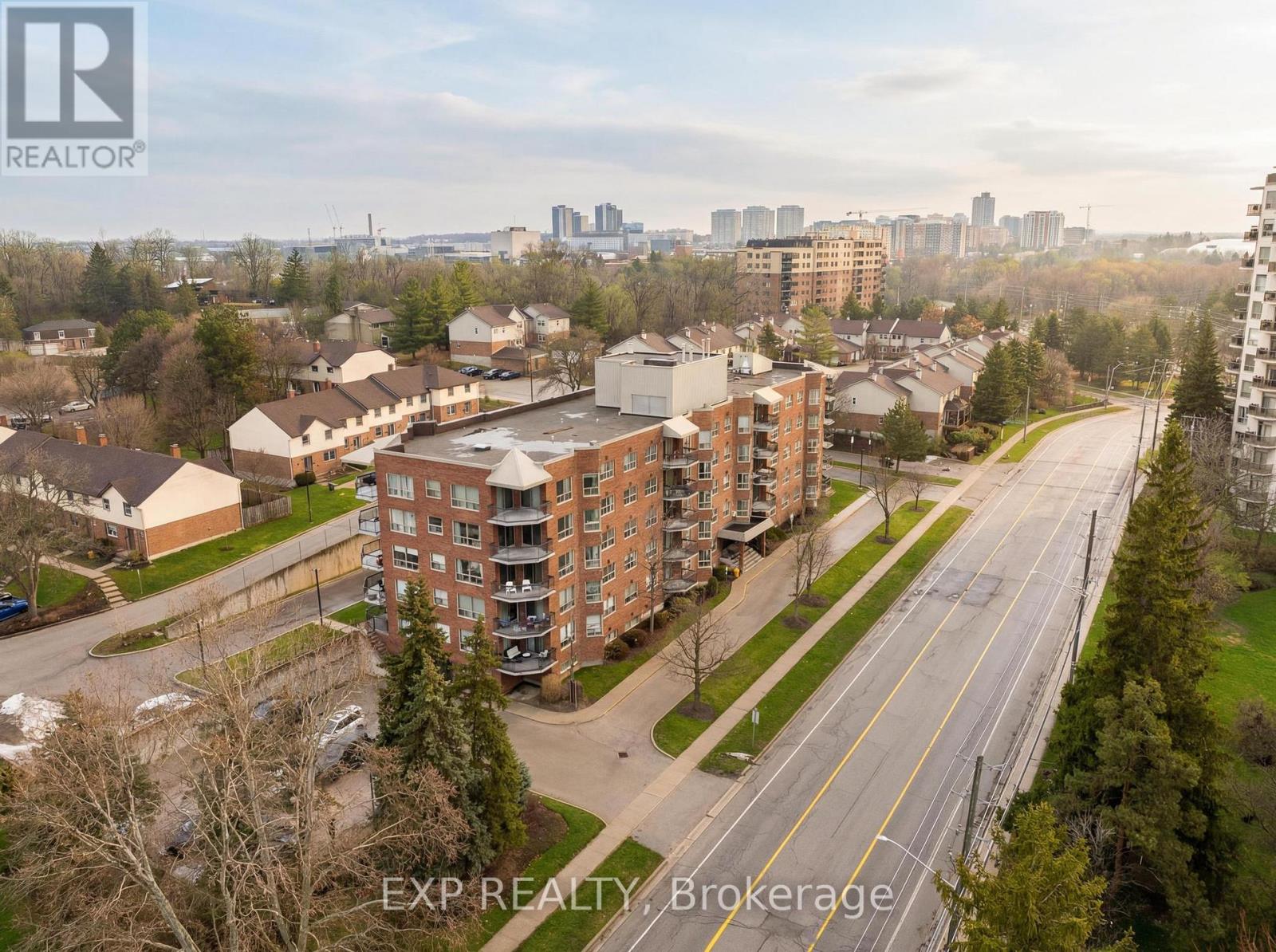 300 Keats Way, Waterloo, Ontario  N2L 6E6 - Photo 3 - X12915856