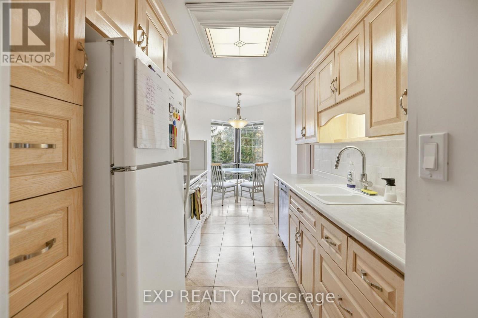 300 Keats Way, Waterloo, Ontario  N2L 6E6 - Photo 4 - X12915856