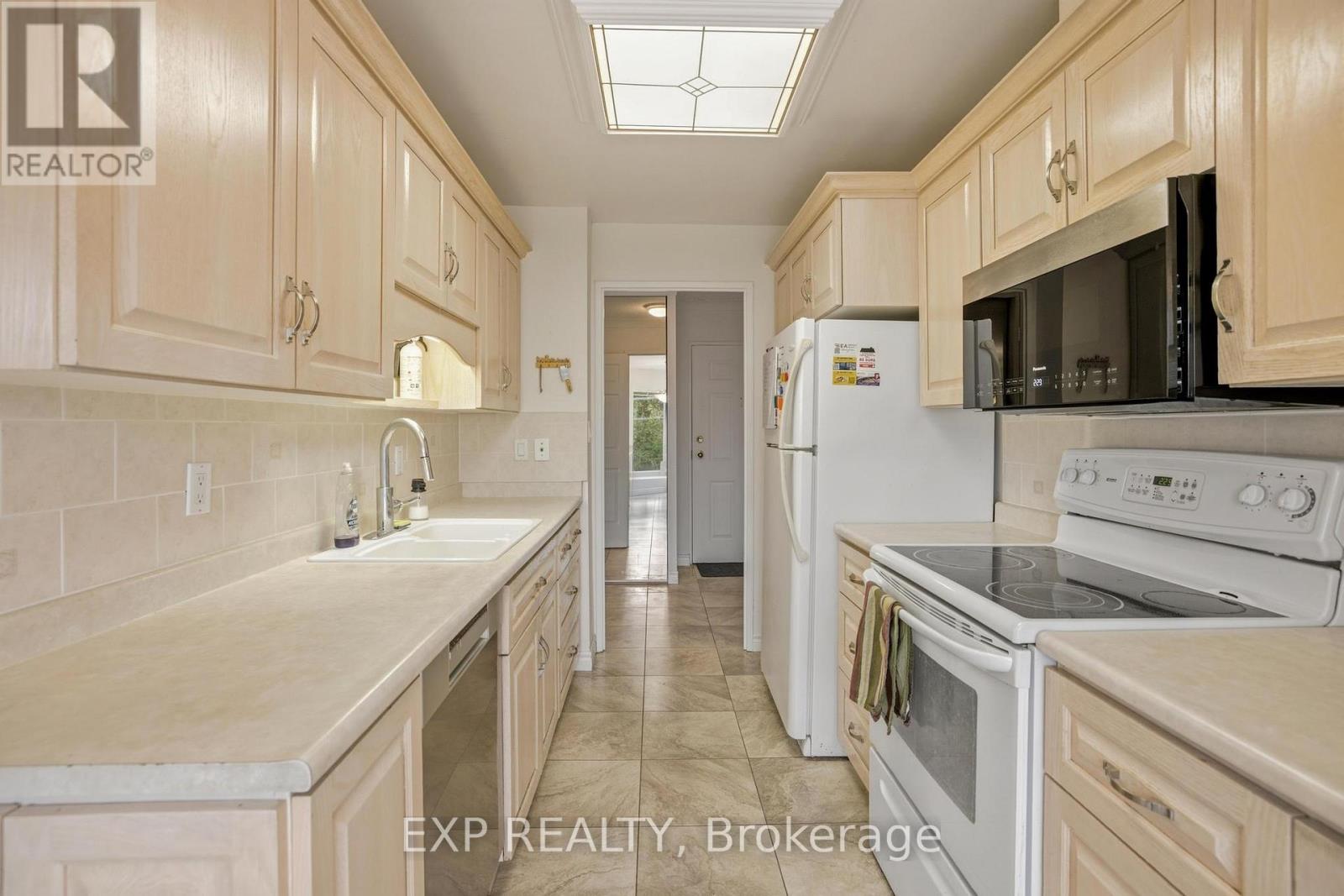 300 Keats Way, Waterloo, Ontario  N2L 6E6 - Photo 7 - X12915856