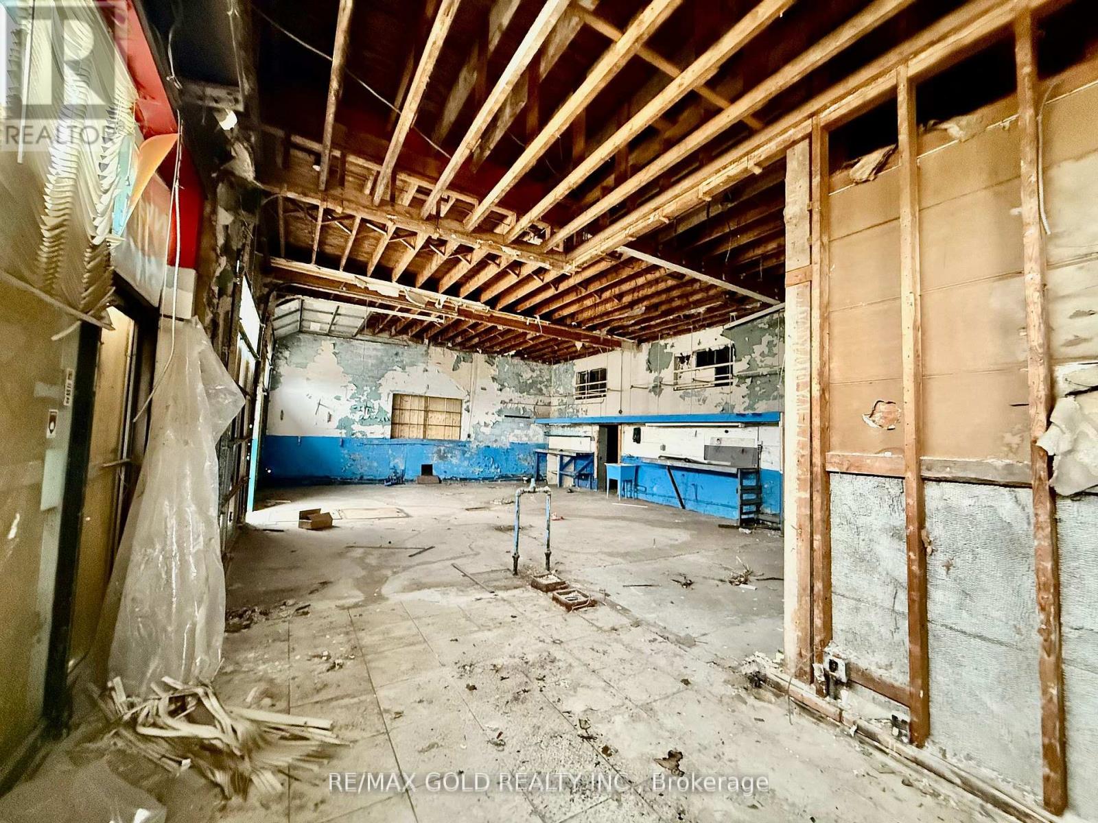 201 Dundas Street, Woodstock, Ontario  N4S 1A6 - Photo 4 - X12915860