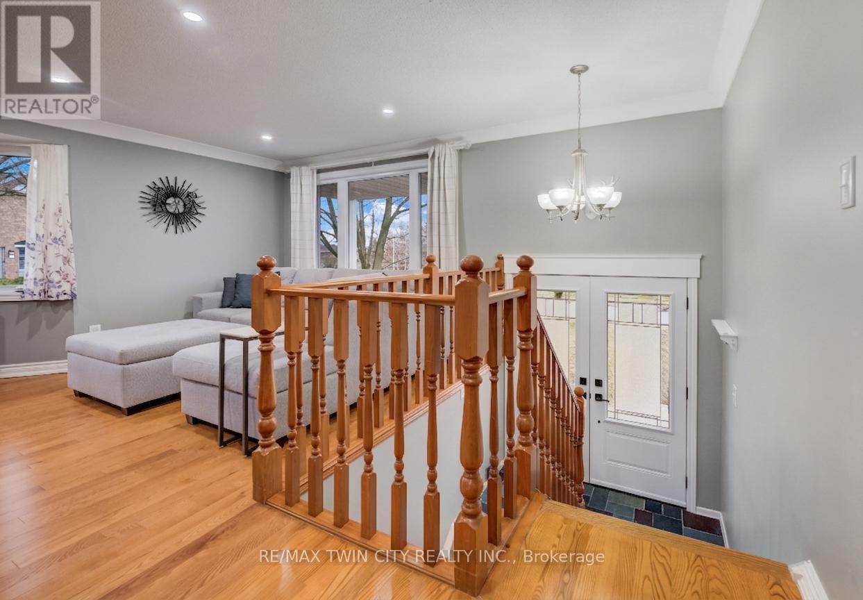 4 Ronald Road, Cambridge, Ontario  N1S 4N1 - Photo 4 - X12915872