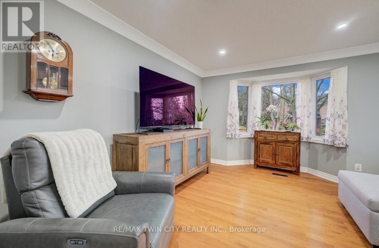 4 Ronald Road, Cambridge, Ontario  N1S 4N1 - Photo 7 - X12915872