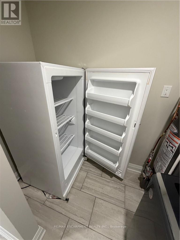 59 Szollosy Circle, Hamilton, Ontario  L9B 1T8 - Photo 19 - X12915954