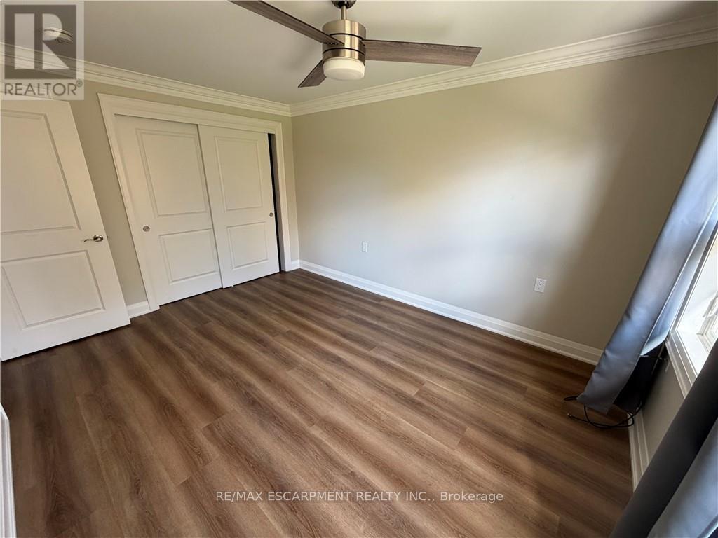 59 Szollosy Circle, Hamilton, Ontario  L9B 1T8 - Photo 9 - X12915954