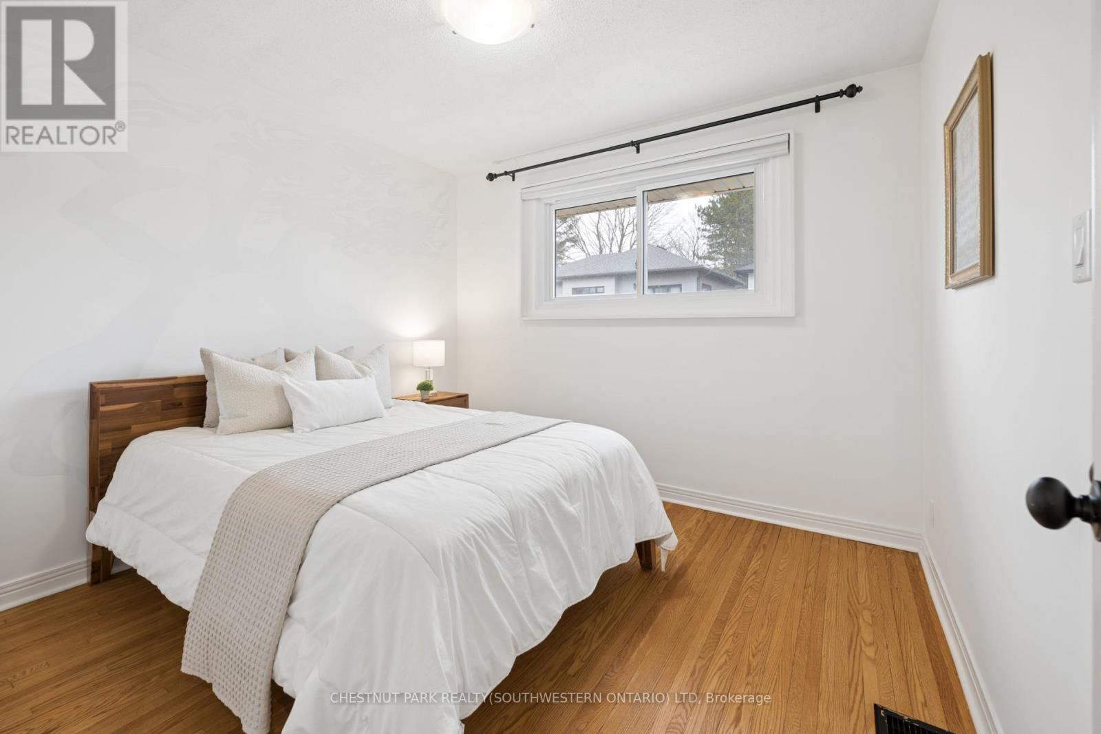 19 Douglas Road, Hamilton, Ontario  L9G 2E2 - Photo 18 - X12916048