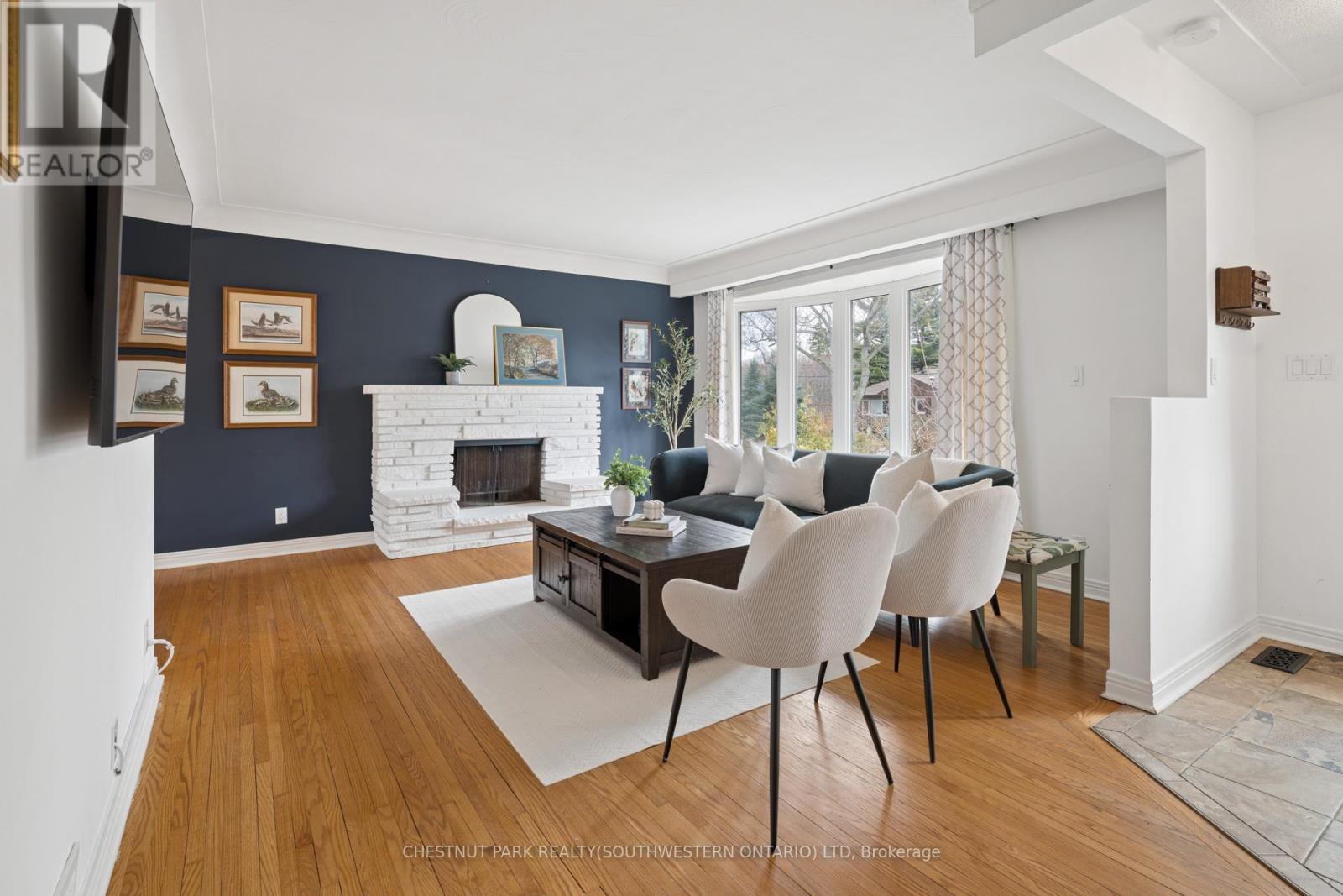 19 Douglas Road, Hamilton, Ontario  L9G 2E2 - Photo 6 - X12916048