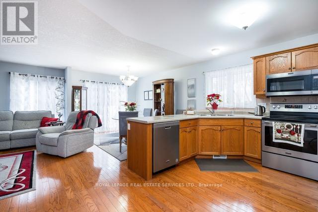 65 Pennsylvania Avenue, Wasaga Beach, Ontario  L9Z 3A8 - Photo 4 - S12726176