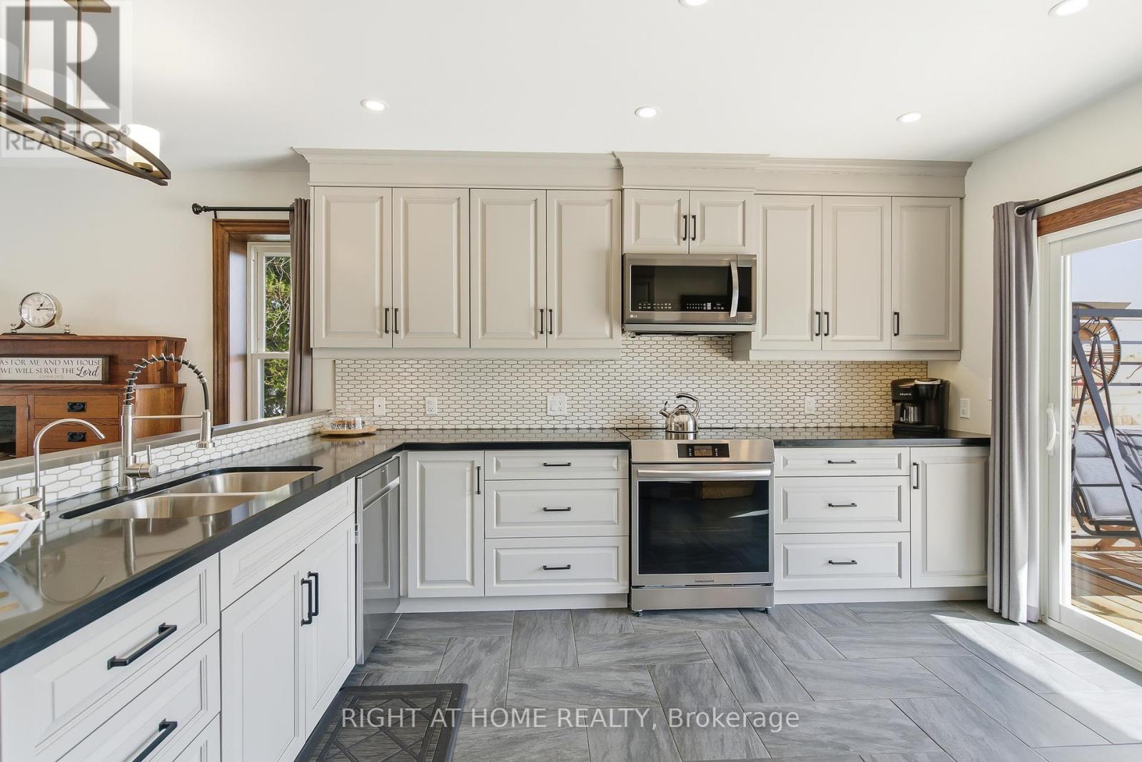 43 Scott Street, Niagara-On-The-Lake, Ontario  L0S 1J0 - Photo 15 - X12827608