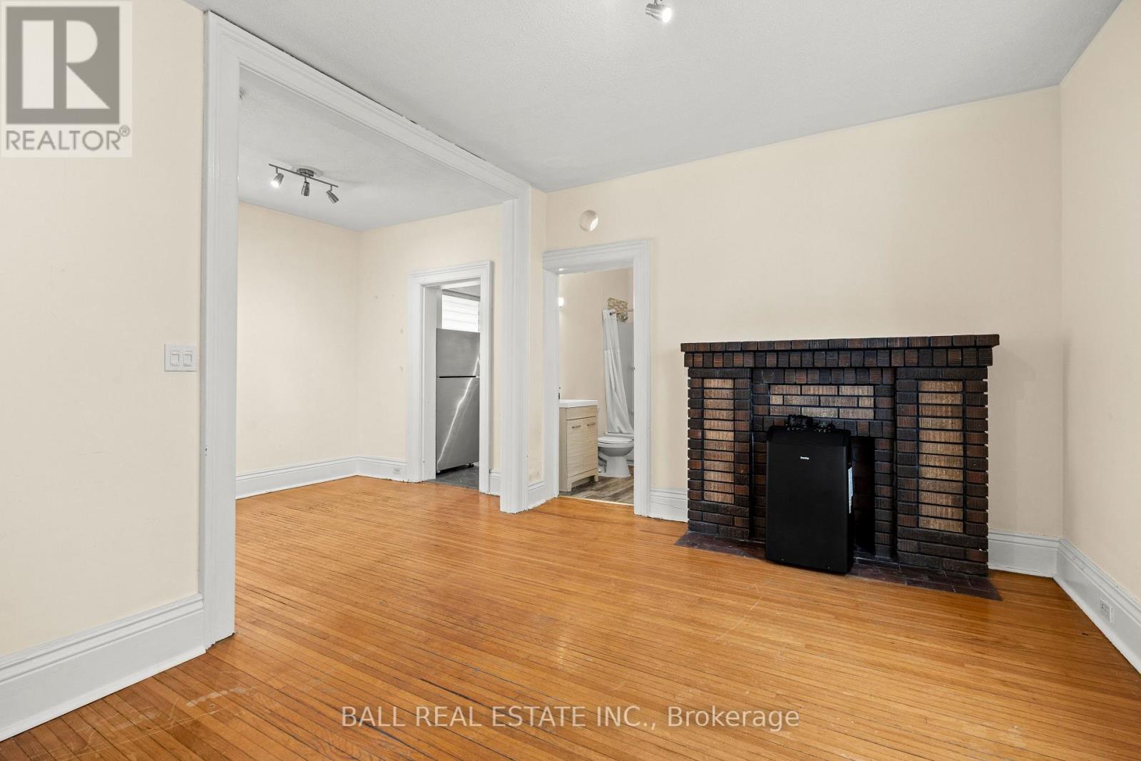 196 Dalhousie Street, Peterborough, Ontario  K9J 2M2 - Photo 5 - X12916068