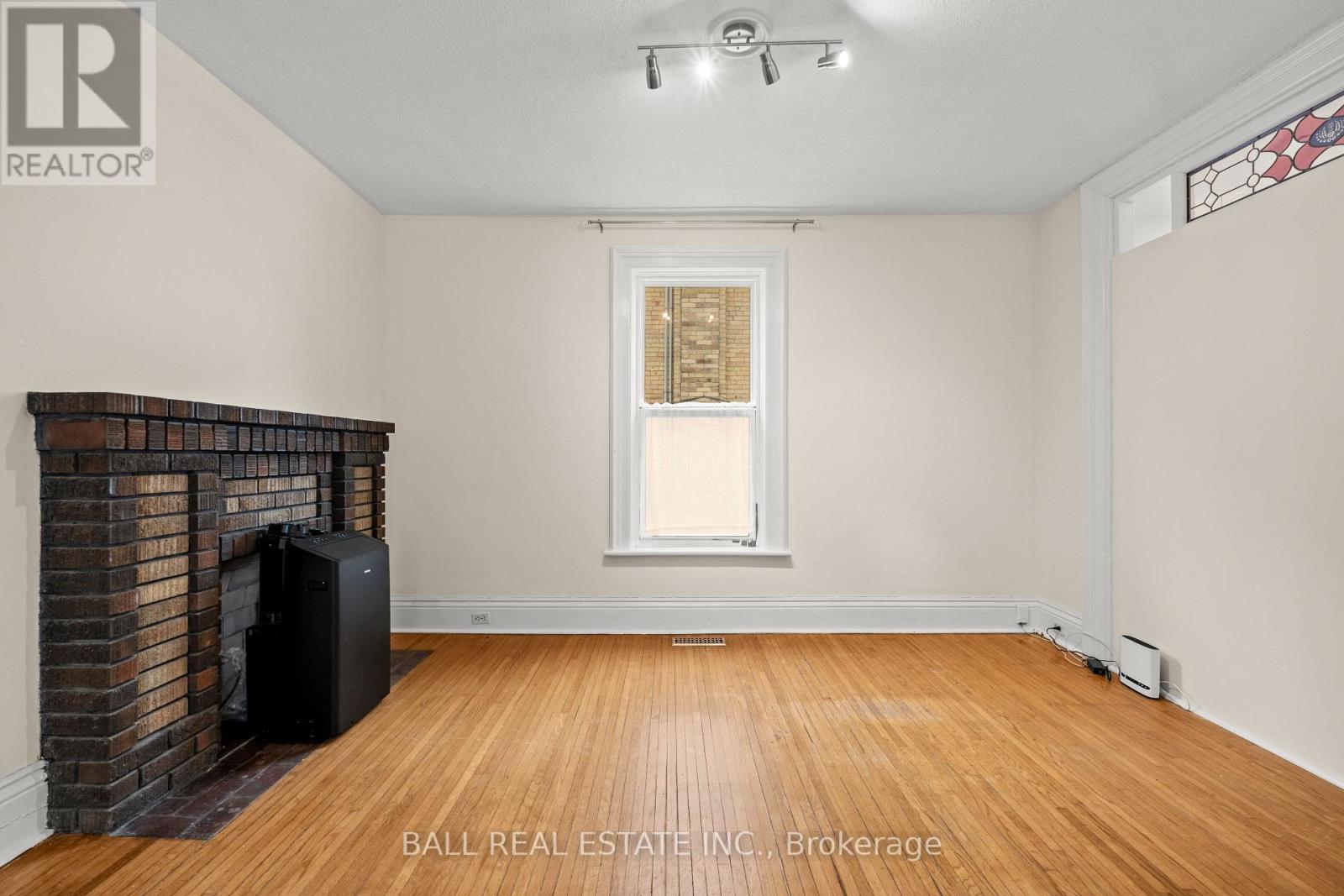 196 Dalhousie Street, Peterborough, Ontario  K9J 2M2 - Photo 6 - X12916068