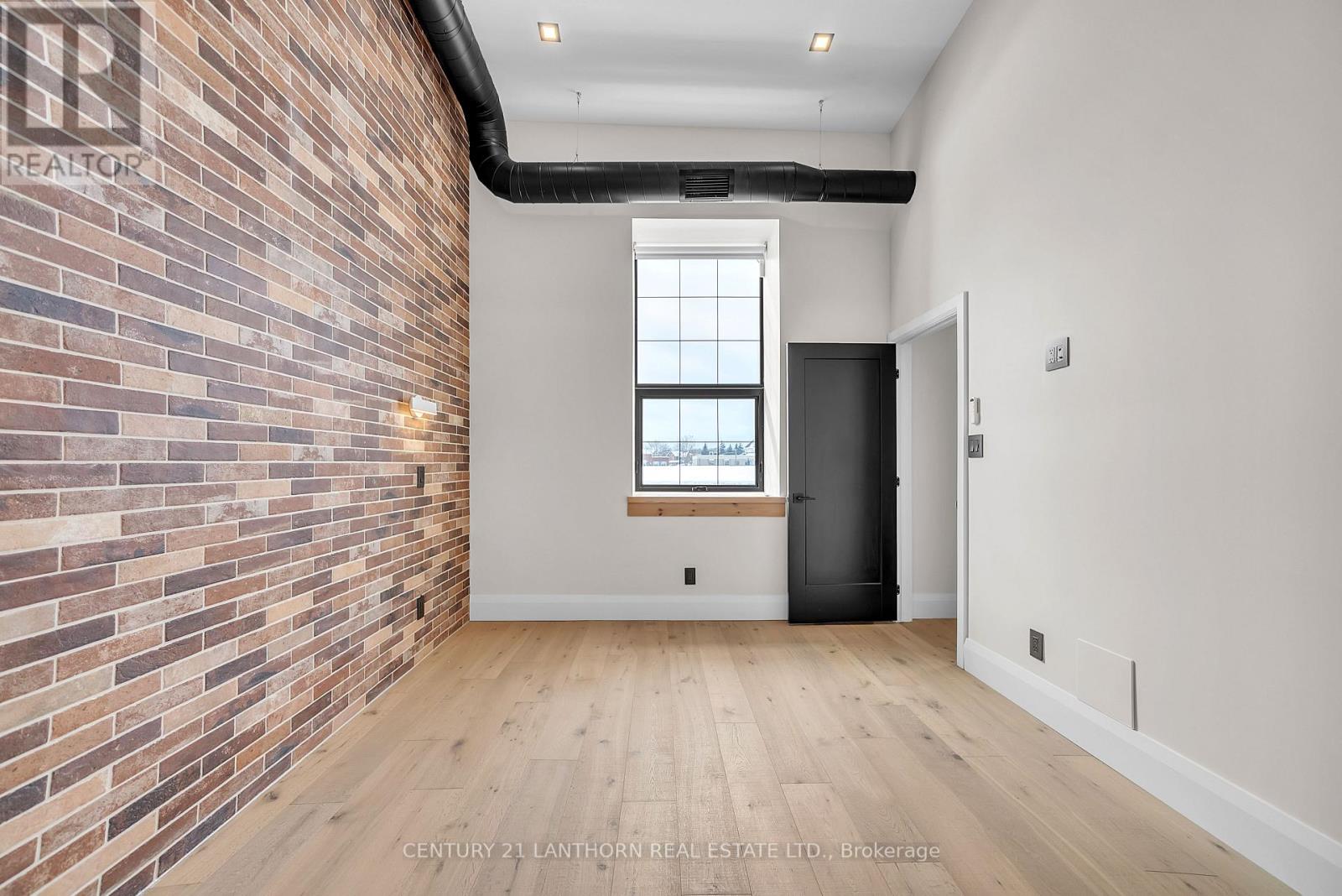 Unit # 1 - 38 Front Street, Quinte West, Ontario  K8N 4N2 - Photo 7 - X12916158