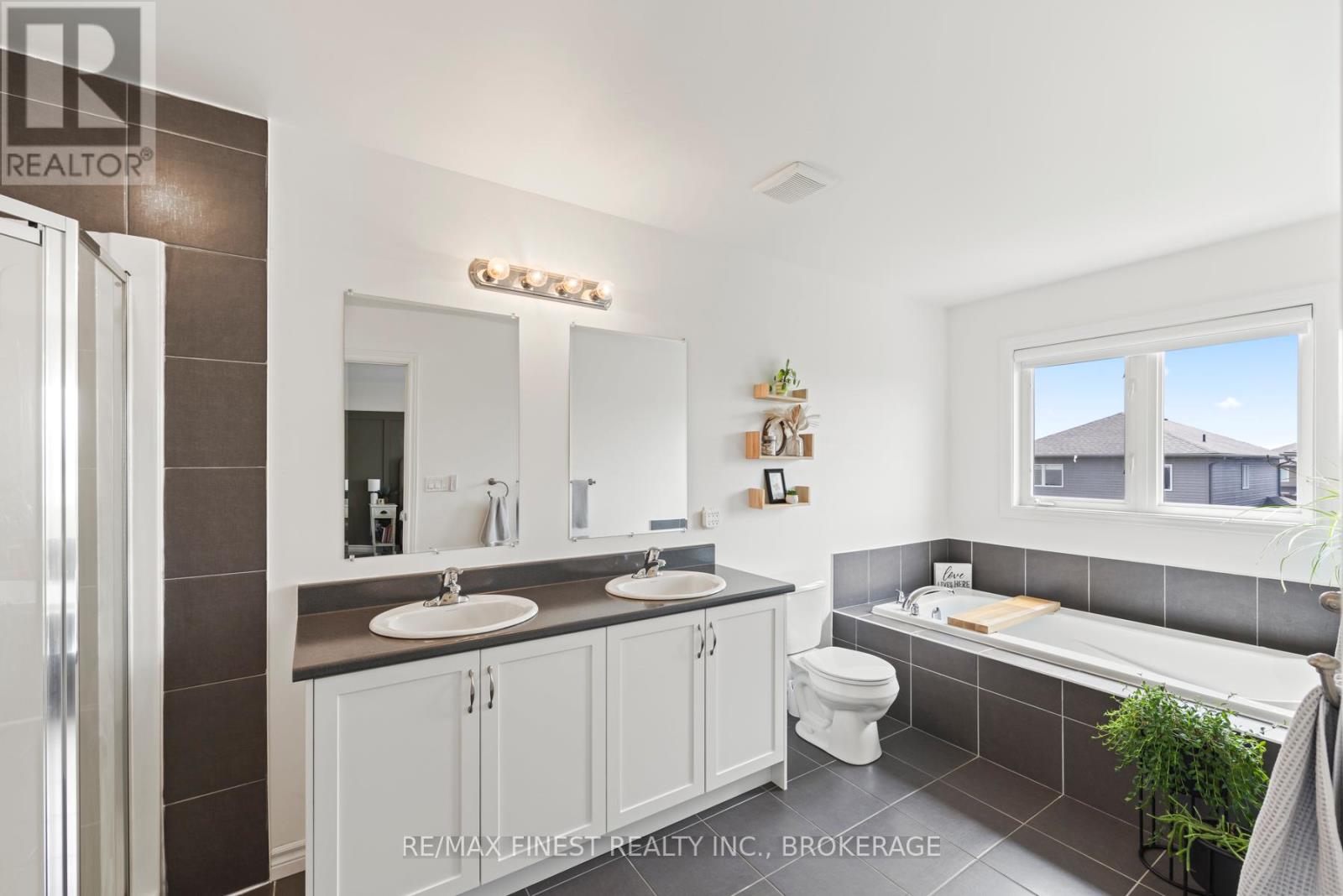 37 Brennan Crescent, Loyalist, Ontario  K0H 2H0 - Photo 25 - X12916066