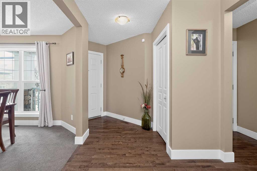 228 Westmount Crescent, Okotoks, Alberta  T1S 2J2 - Photo 2 - A2291911