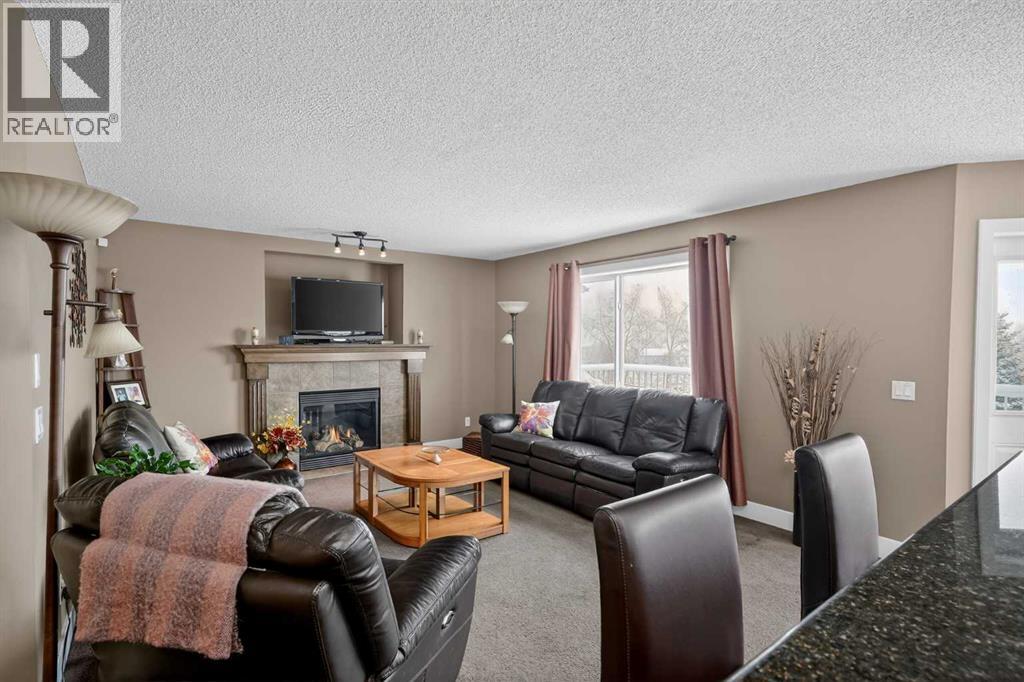 228 Westmount Crescent, Okotoks, Alberta  T1S 2J2 - Photo 7 - A2291911