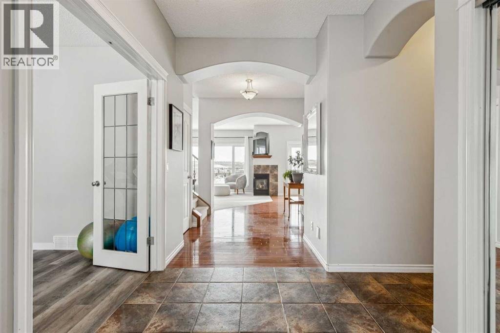 56 Bow Ridge Drive, Cochrane, Alberta  T4C 1V5 - Photo 5 - A2294034