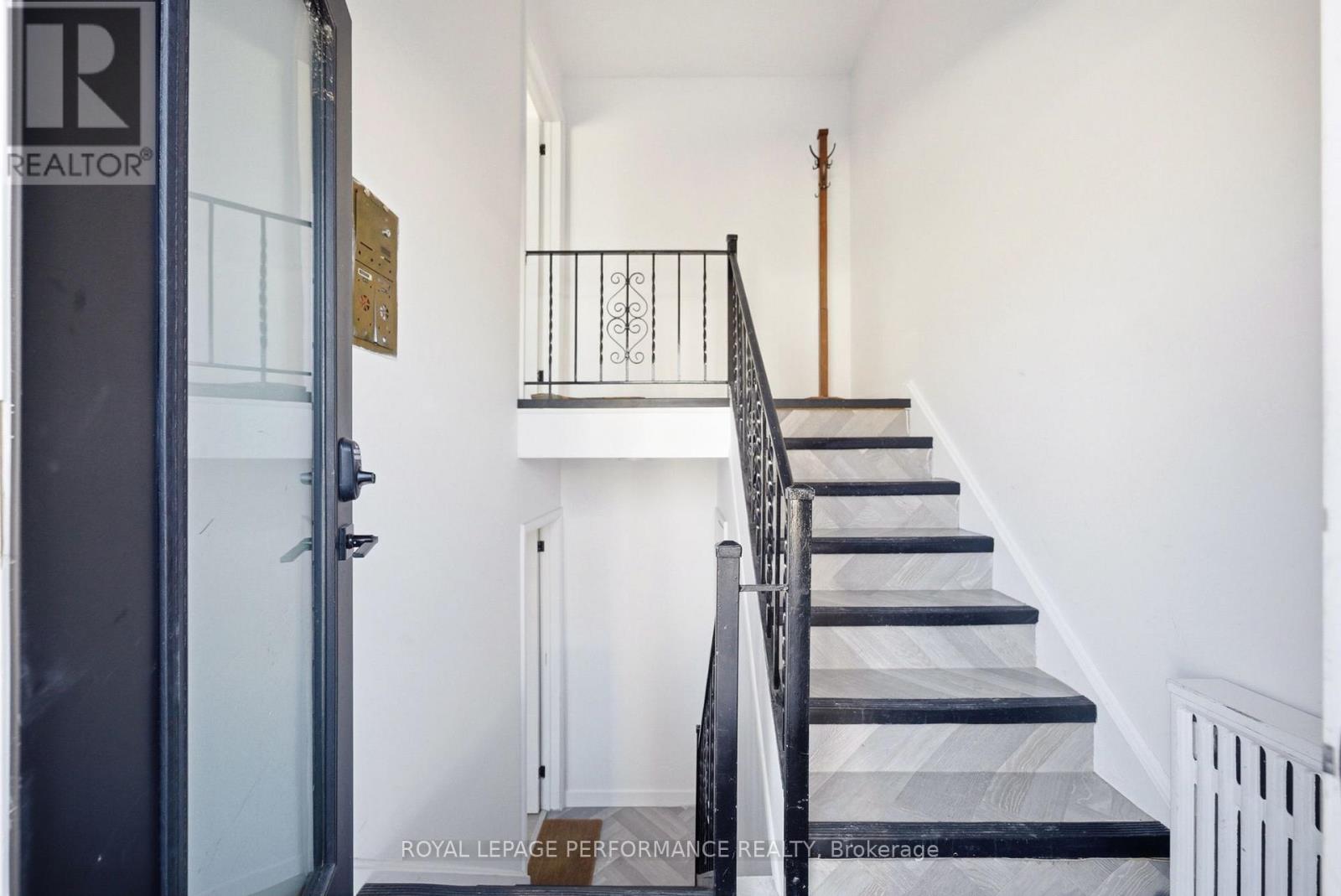 176 Dagmar Avenue, Ottawa, Ontario  K1L 5T2 - Photo 5 - X12916094