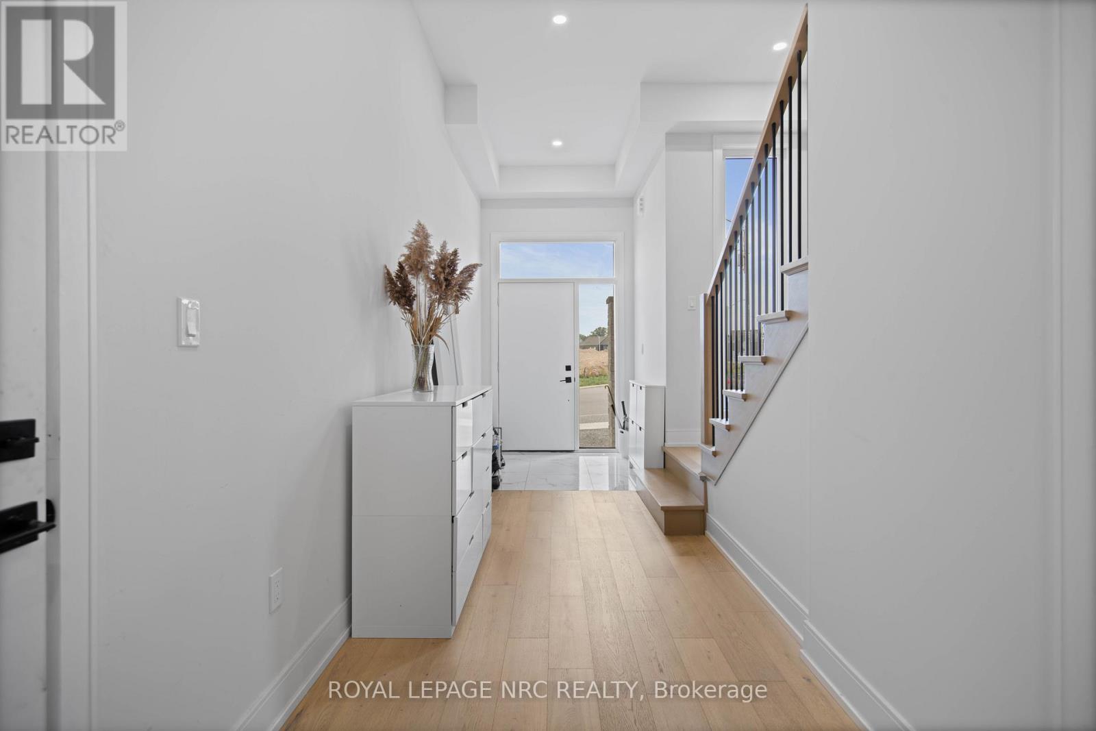 7392 Splendour Drive, Niagara Falls, Ontario  L2H 3V8 - Photo 5 - X12913508