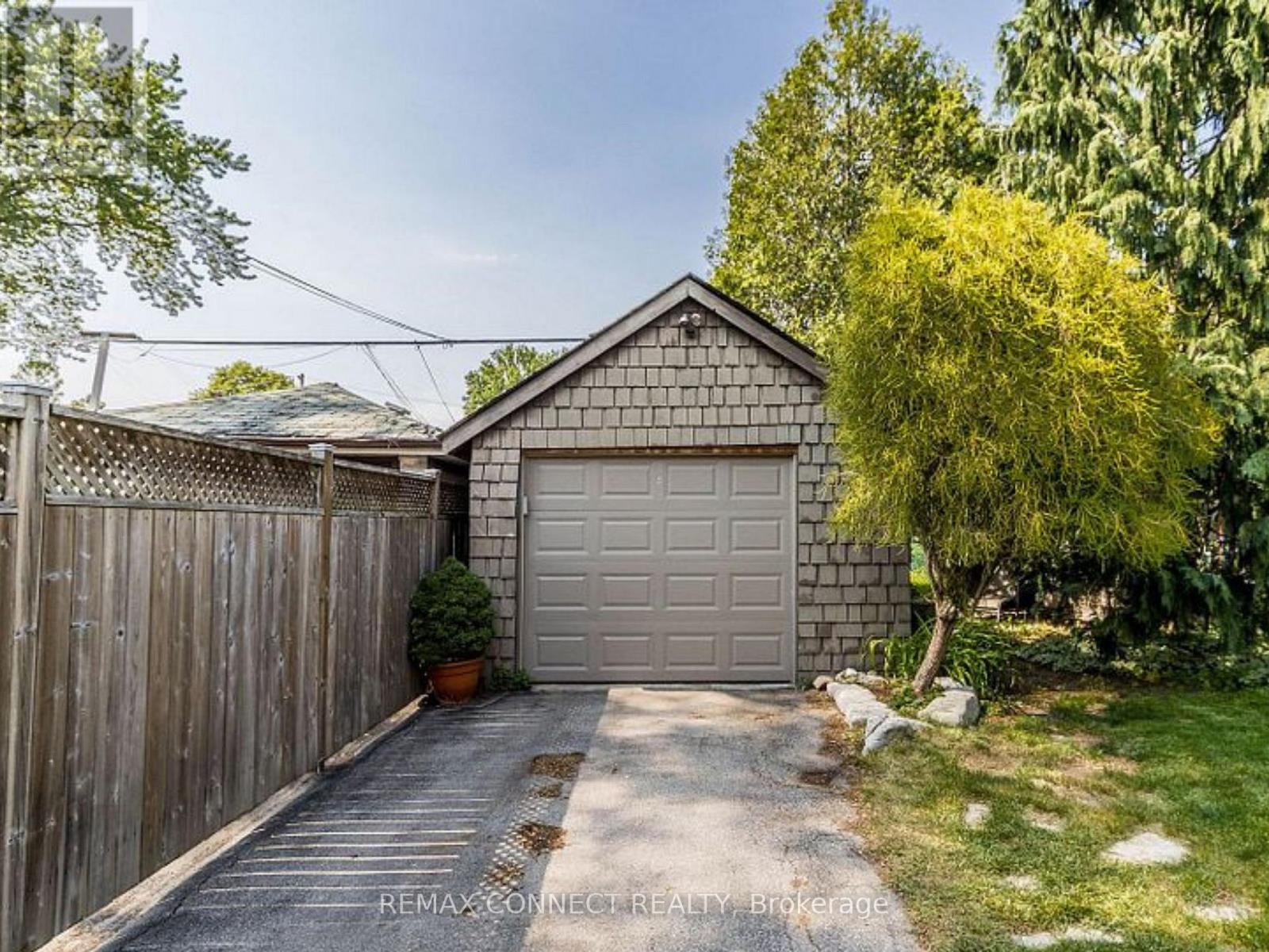 60 Woodbury Road, Toronto, Ontario  M8W 1X7 - Photo 45 - W12812774