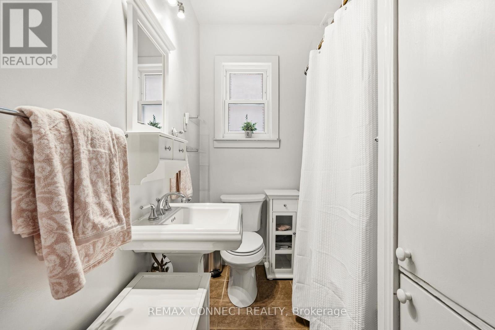 60 Woodbury Road, Toronto, Ontario  M8W 1X7 - Photo 22 - W12812774