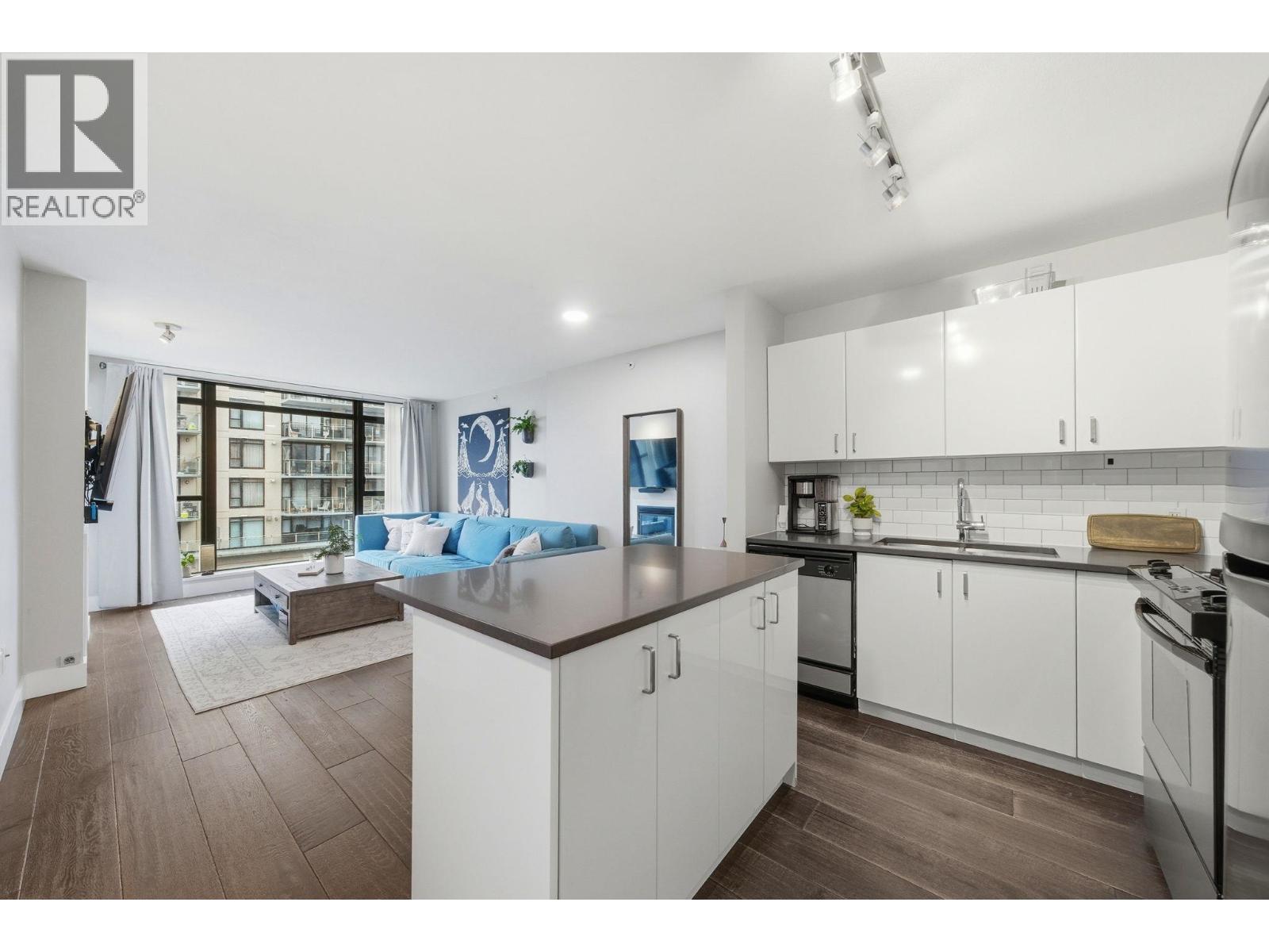 405 155 W 1ST STREET, North Vancouver, British Columbia