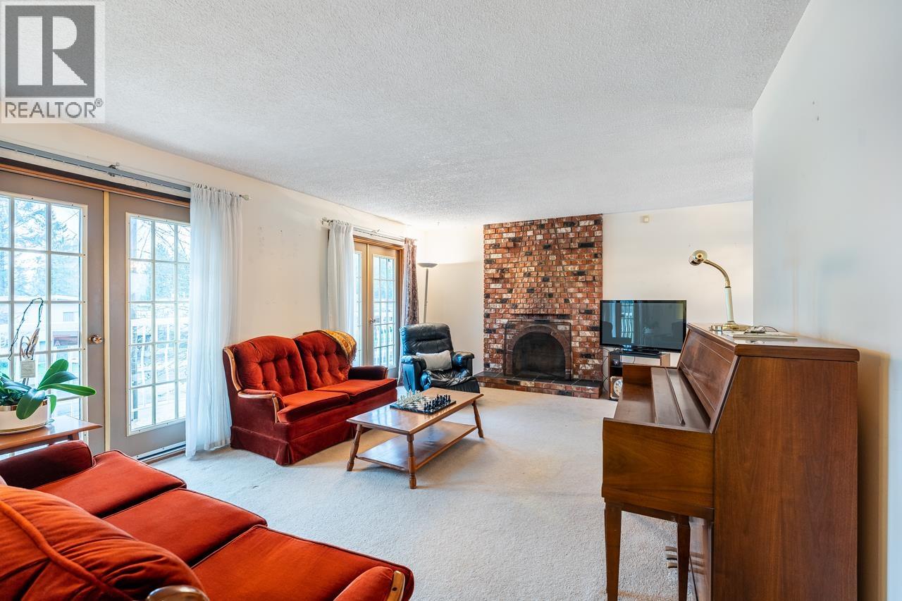 1632 Como Lake Avenue, Coquitlam, British Columbia  V3J 3P6 - Photo 3 - R3103026