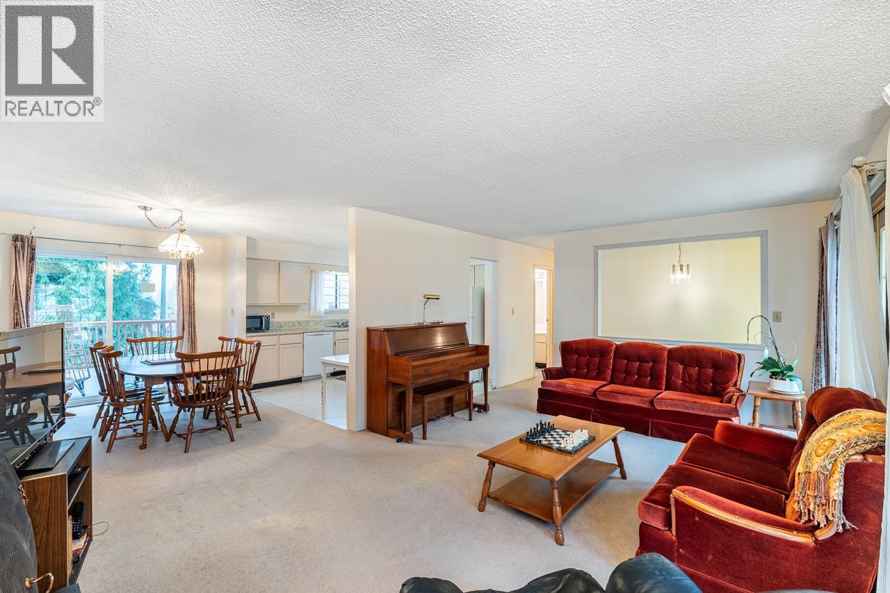 1632 Como Lake Avenue, Coquitlam, British Columbia  V3J 3P6 - Photo 5 - R3103026