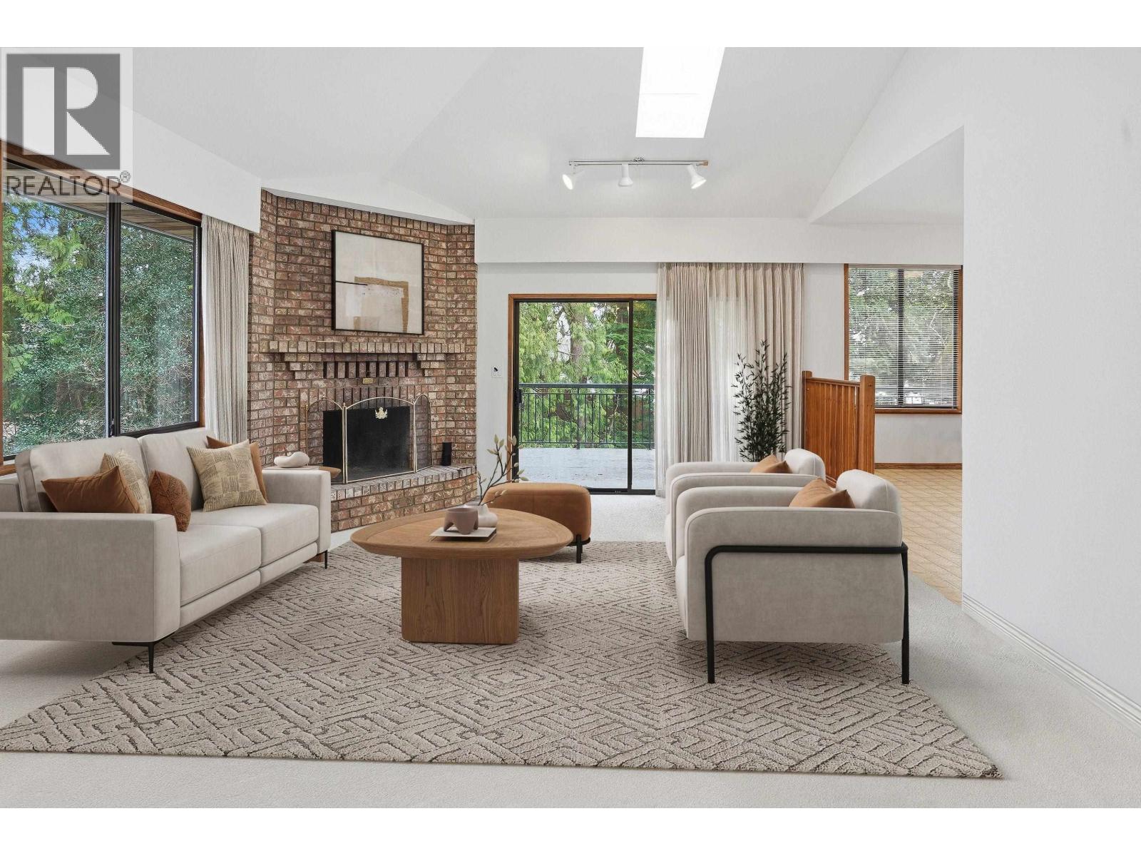 2030 Jordan Drive, Burnaby, British Columbia  V5B 4E8 - Photo 5 - R3103041