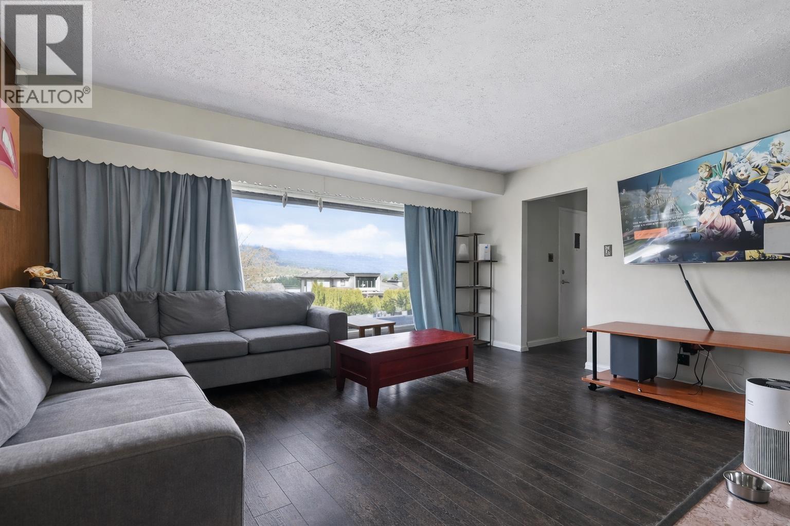 7016 Sierra Drive, Burnaby, British Columbia  V5A 1A5 - Photo 4 - R3103056