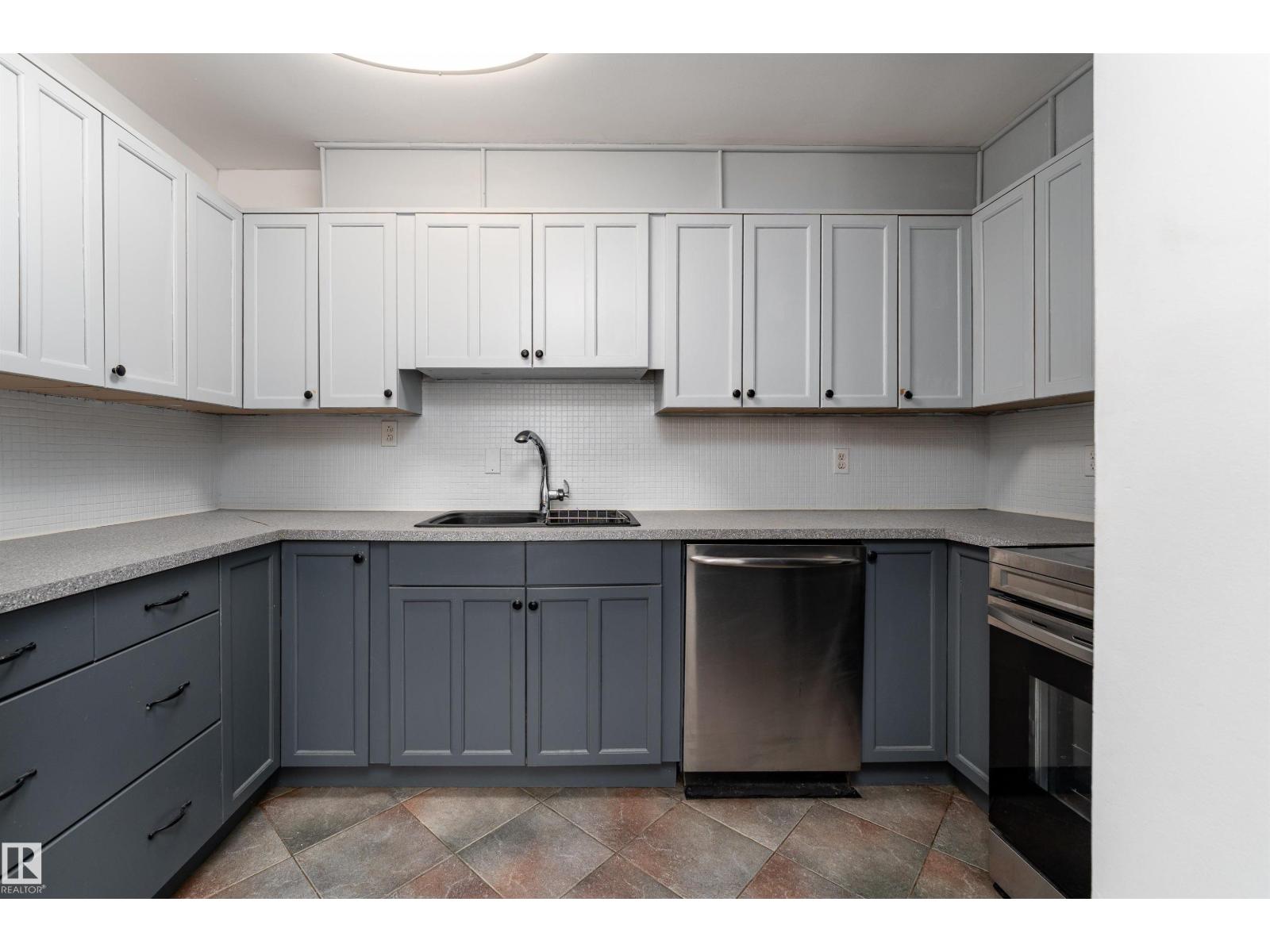 17737 95 St Nw, Edmonton, Alberta T5Z 2E2 - Photo 2 - E4477836