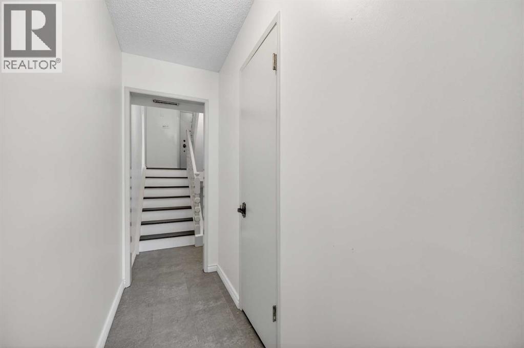 14 Canterbury Gardens Sw, Calgary, Alberta  T2W 2S9 - Photo 17 - A2295153