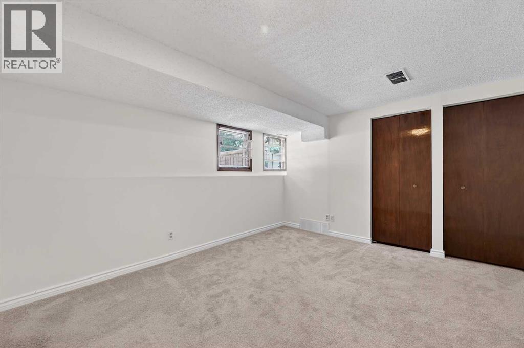 14 Canterbury Gardens Sw, Calgary, Alberta  T2W 2S9 - Photo 4 - A2295153