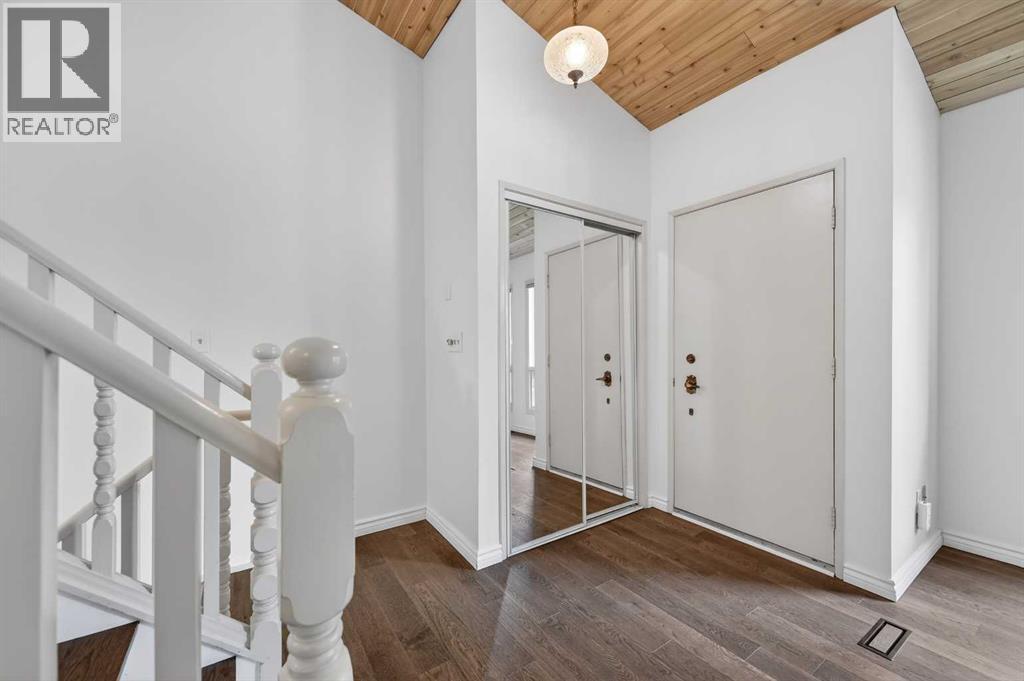 14 Canterbury Gardens Sw, Calgary, Alberta  T2W 2S9 - Photo 11 - A2295153