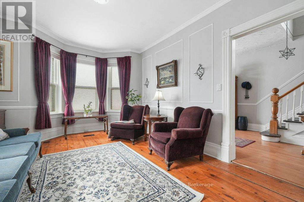 79 Gibson Street, Parry Sound, Ontario  P2A 1X4 - Photo 12 - X12916182