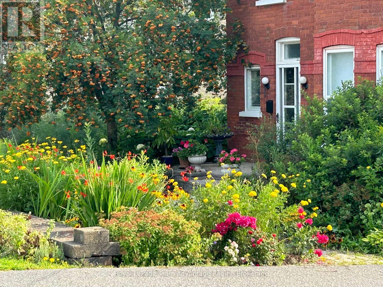 79 Gibson Street, Parry Sound, Ontario  P2A 1X4 - Photo 3 - X12916182