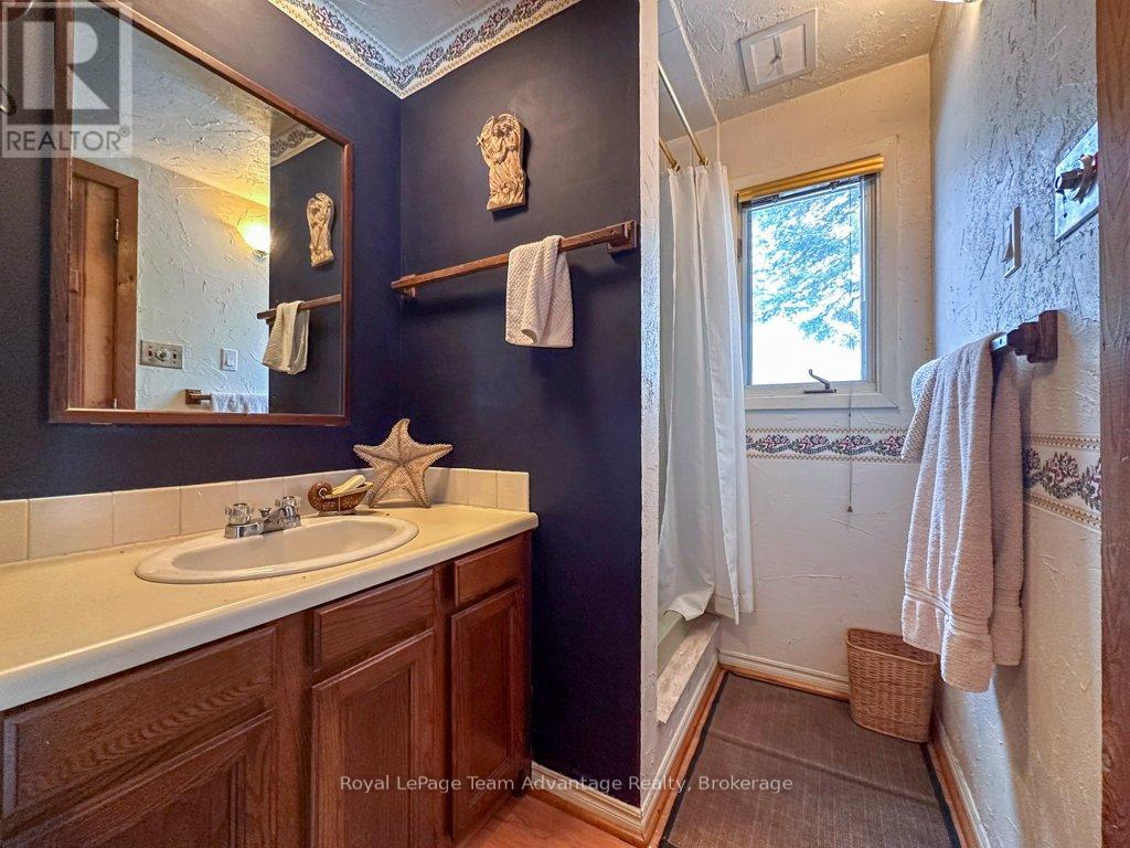 79 Gibson Street, Parry Sound, Ontario  P2A 1X4 - Photo 35 - X12916182