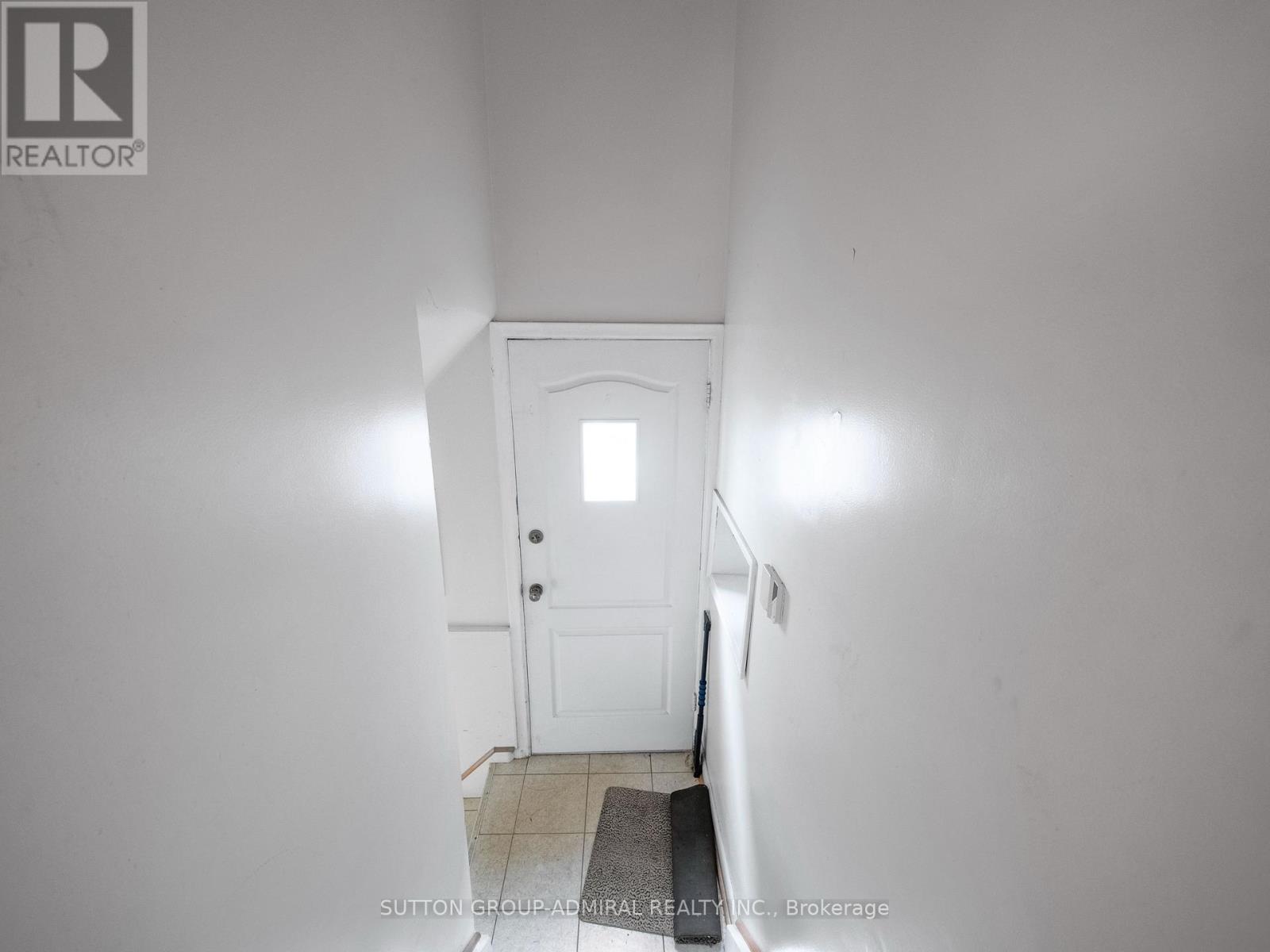 45 Northwood Drive, Toronto, Ontario  M2M 2J9 - Photo 18 - C12916116