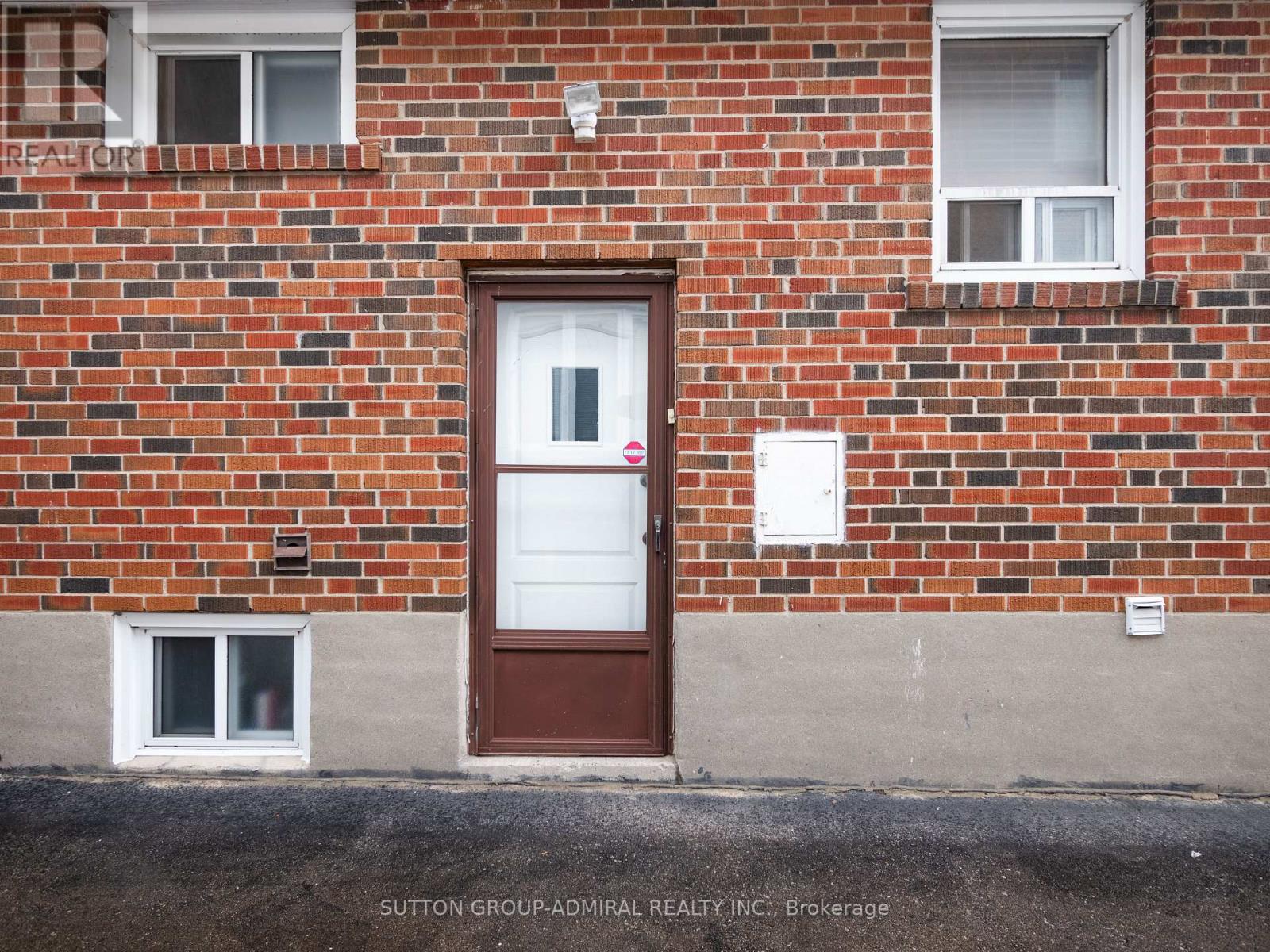 45 Northwood Drive, Toronto, Ontario  M2M 2J9 - Photo 19 - C12916116