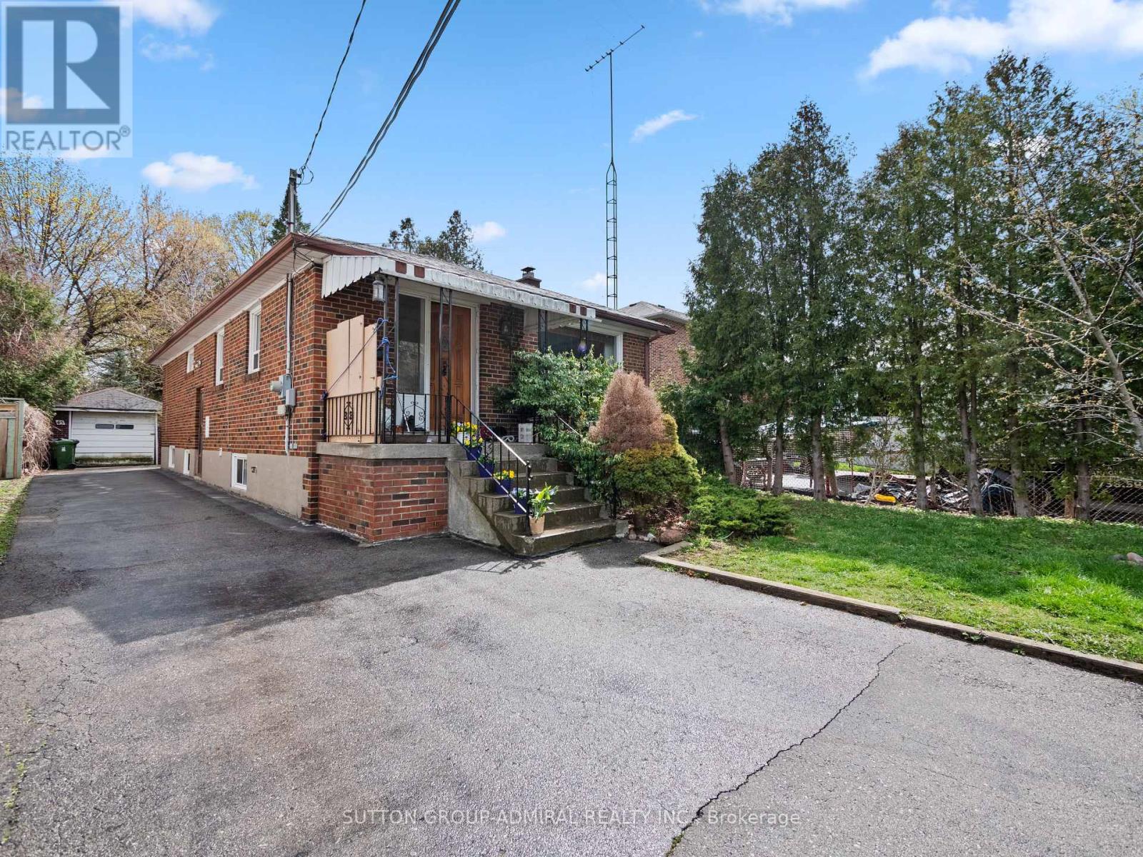 45 Northwood Drive, Toronto, Ontario  M2M 2J9 - Photo 2 - C12916116