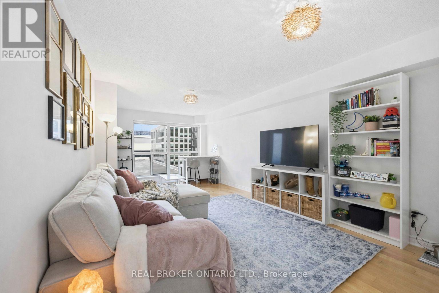 636 - 250 WELLINGTON STREET W, Toronto, Ontario