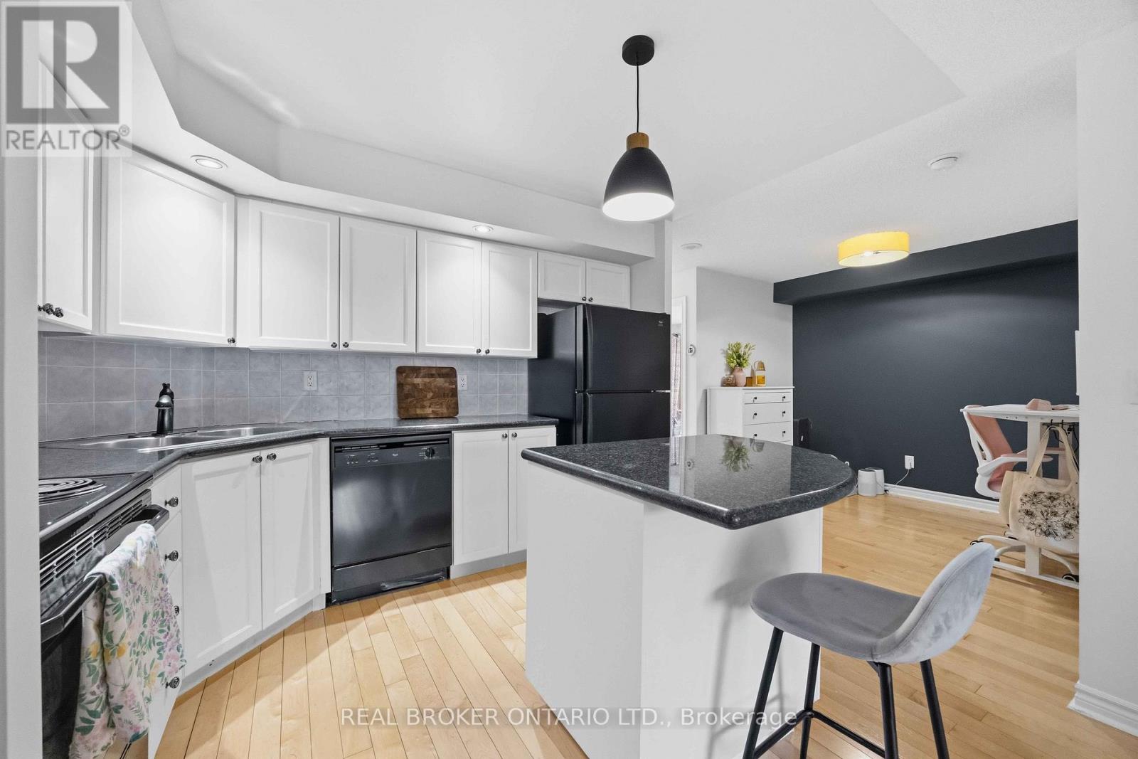 636 - 250 Wellington Street W, Toronto, Ontario  M5V 3P6 - Photo 13 - C12916122